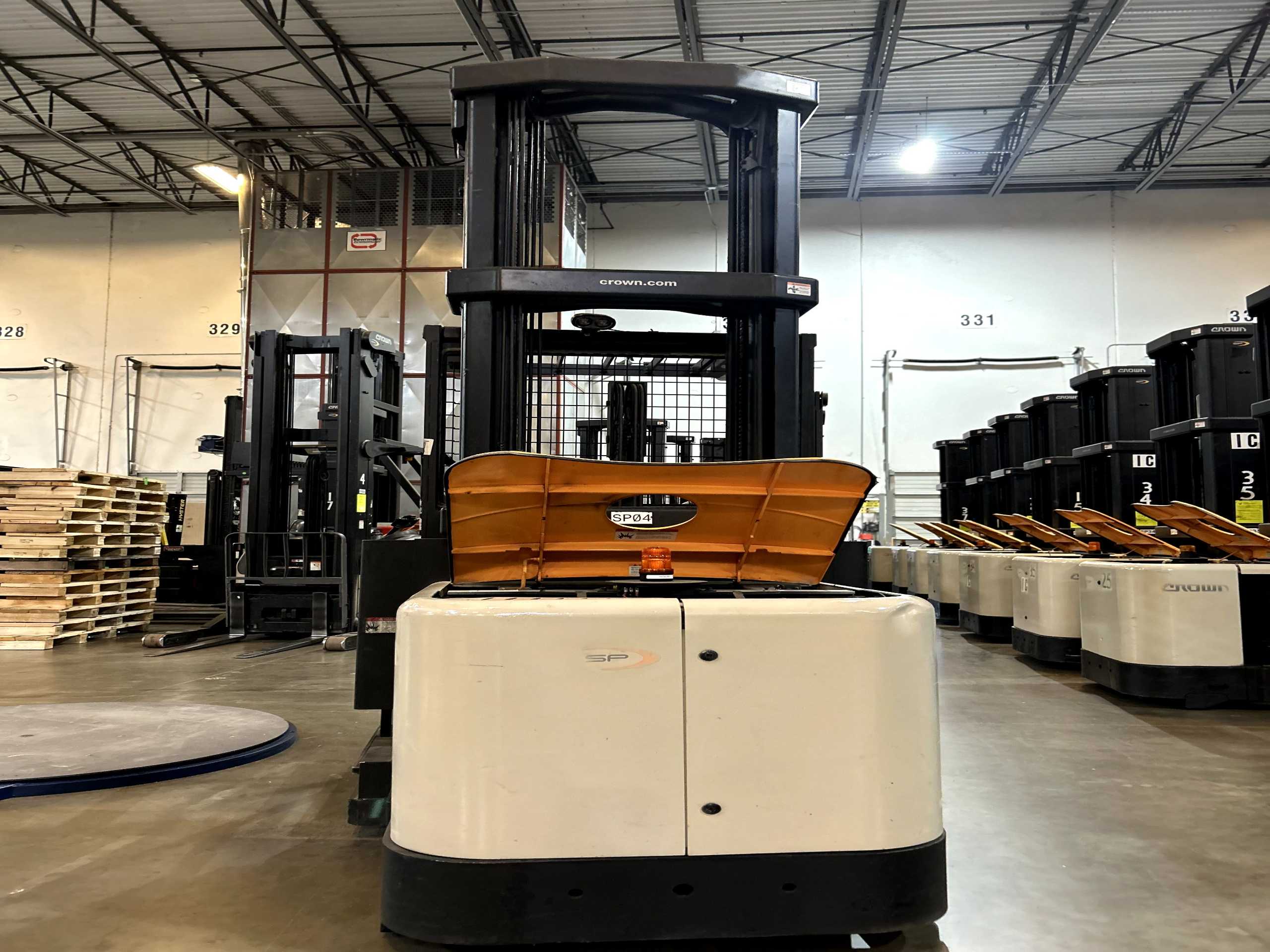 CROWN SP4050-30 ORDER PICKER - ORDER PICKER
