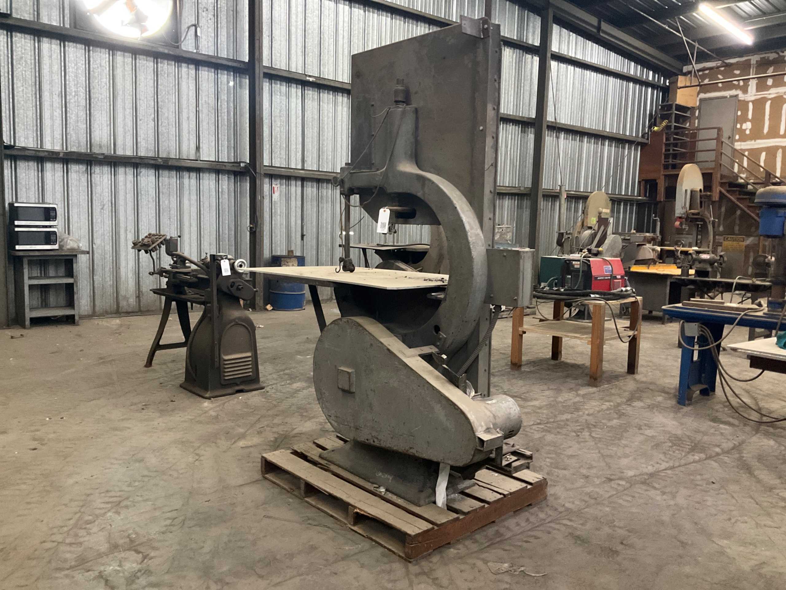 VERTICAL BAND SAW - VERTICAL BAND SAW