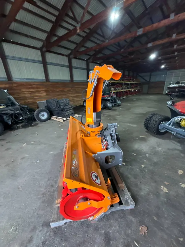 2021 WESTA 5560 / 2200 SNOW BLOWER - undefined