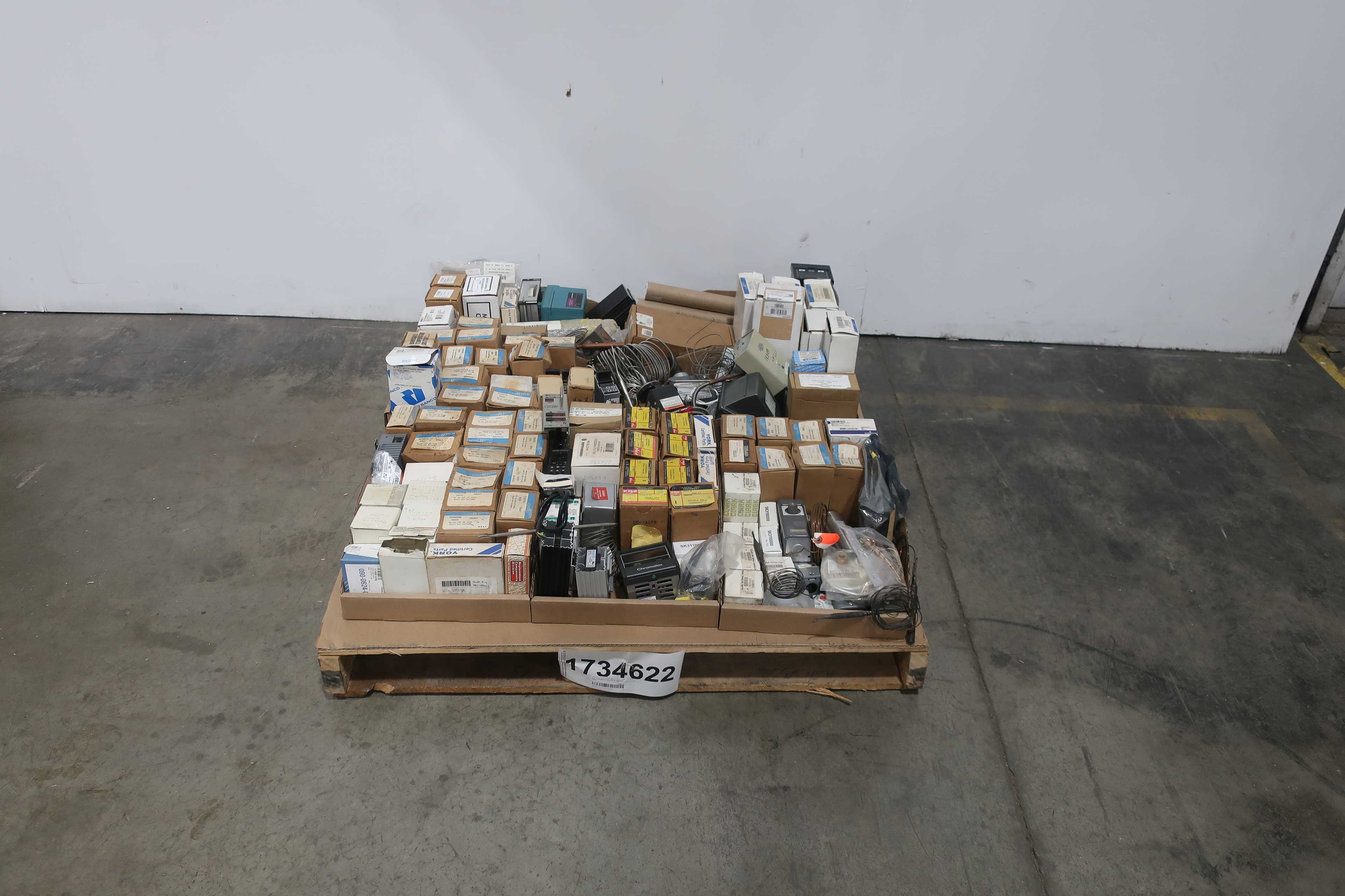 SKU 1734622 - 1 PALLET OF ASSORTED HVAC JOHNSON CONTROLS - HVAC PARTS & ACCESSORIES