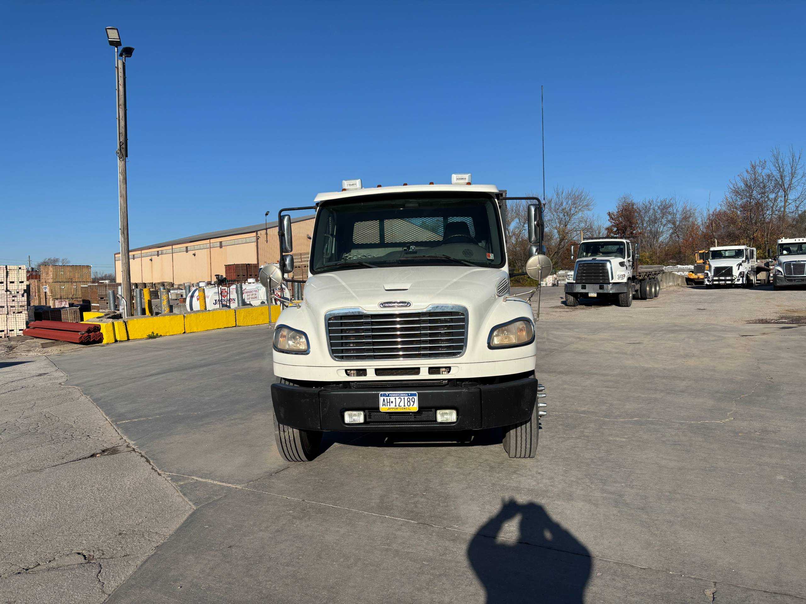 2013 FREIGHTLINER M2 FLATBED TRUCK - FLATBED TRUCK