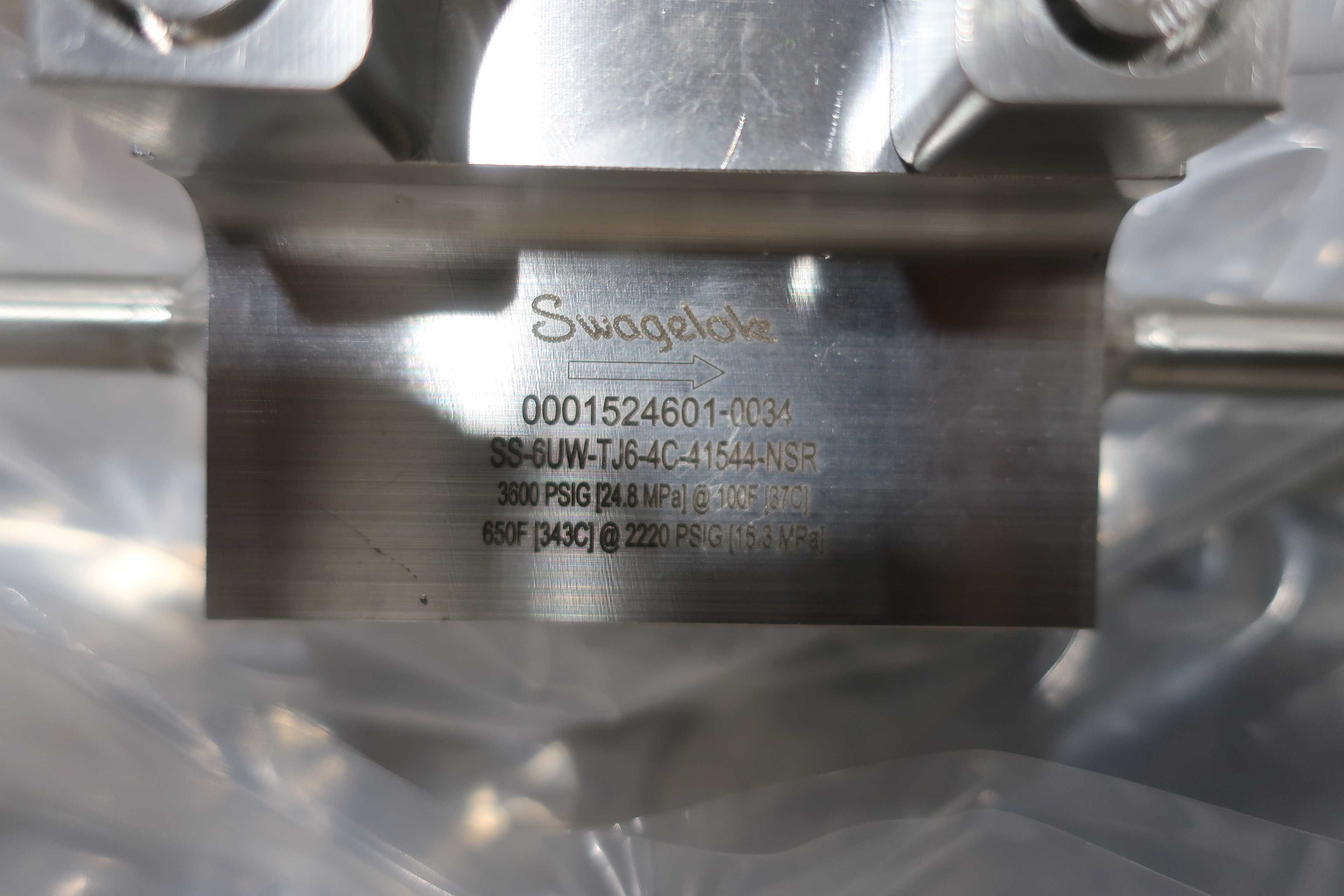 SKU 1744533 - LOT OF 12 SWAGELOK SS-6UW-TJ6-4C-41544-NSR HYDRAULIC VALVES - HYDRAULIC VALVE