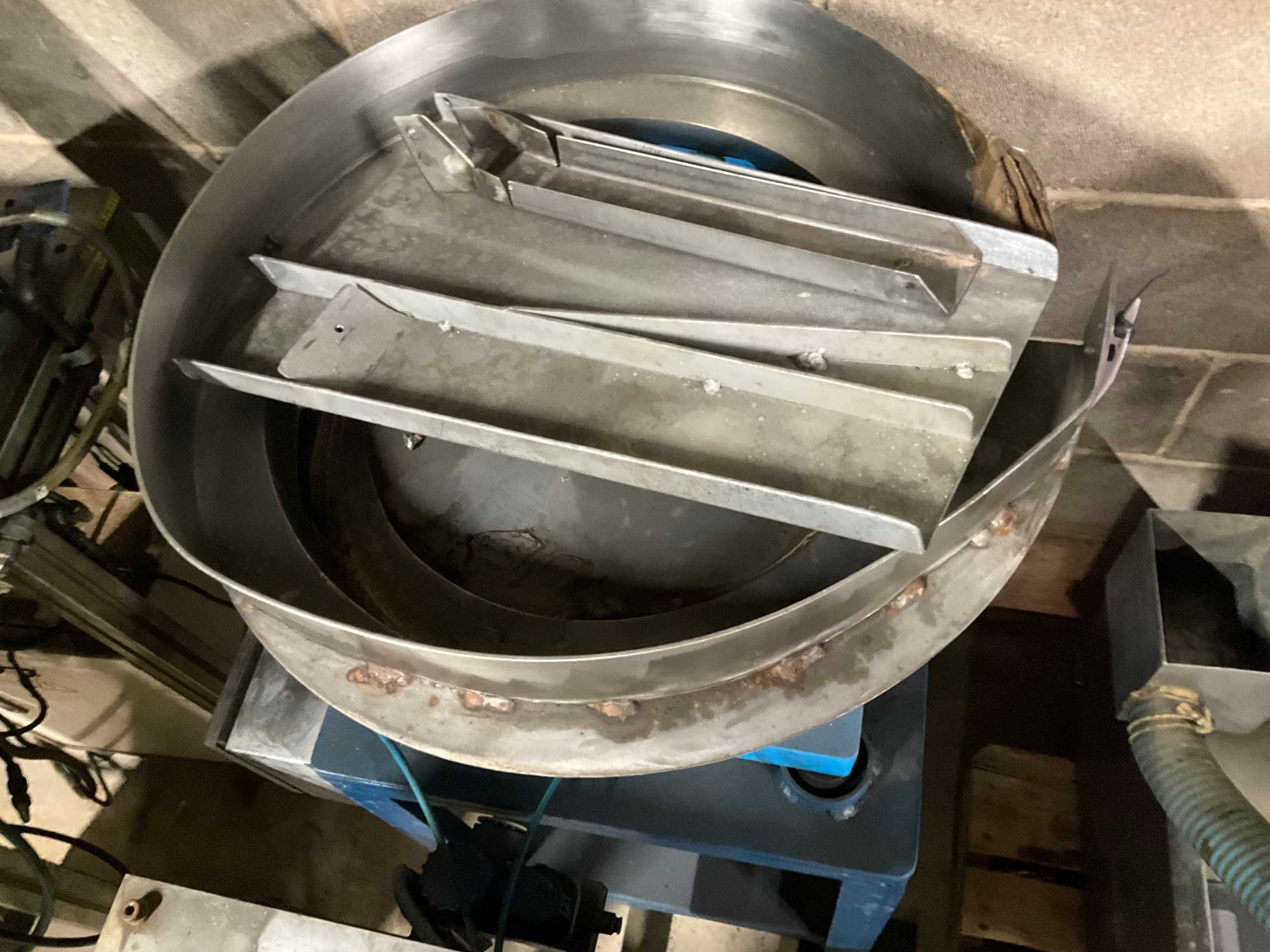 VIBRATORY FEEDER - SEPARATORS