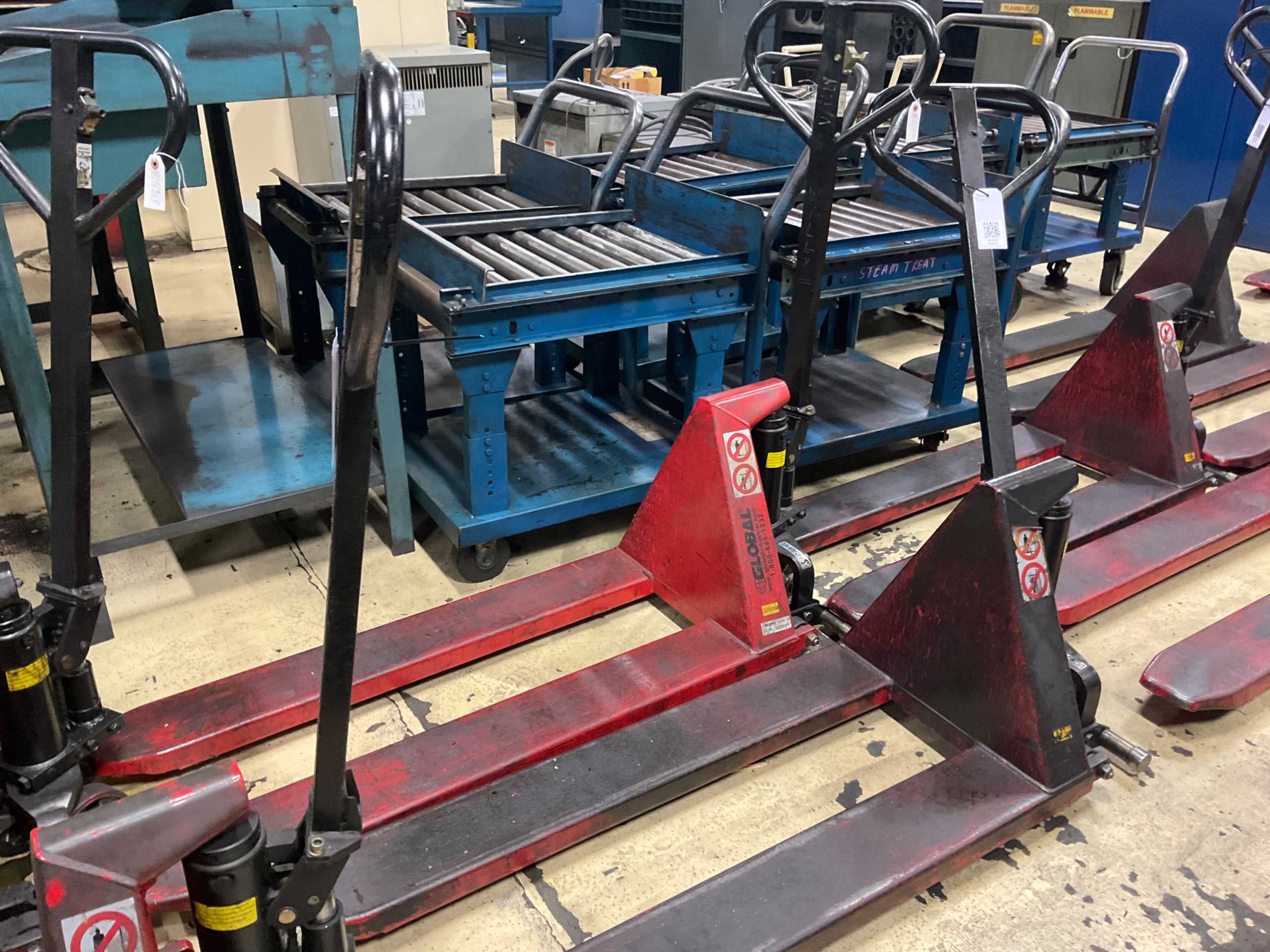 QTY 2: MANUAL PALLET JACK QTY 2: MANUAL PALLET JACK