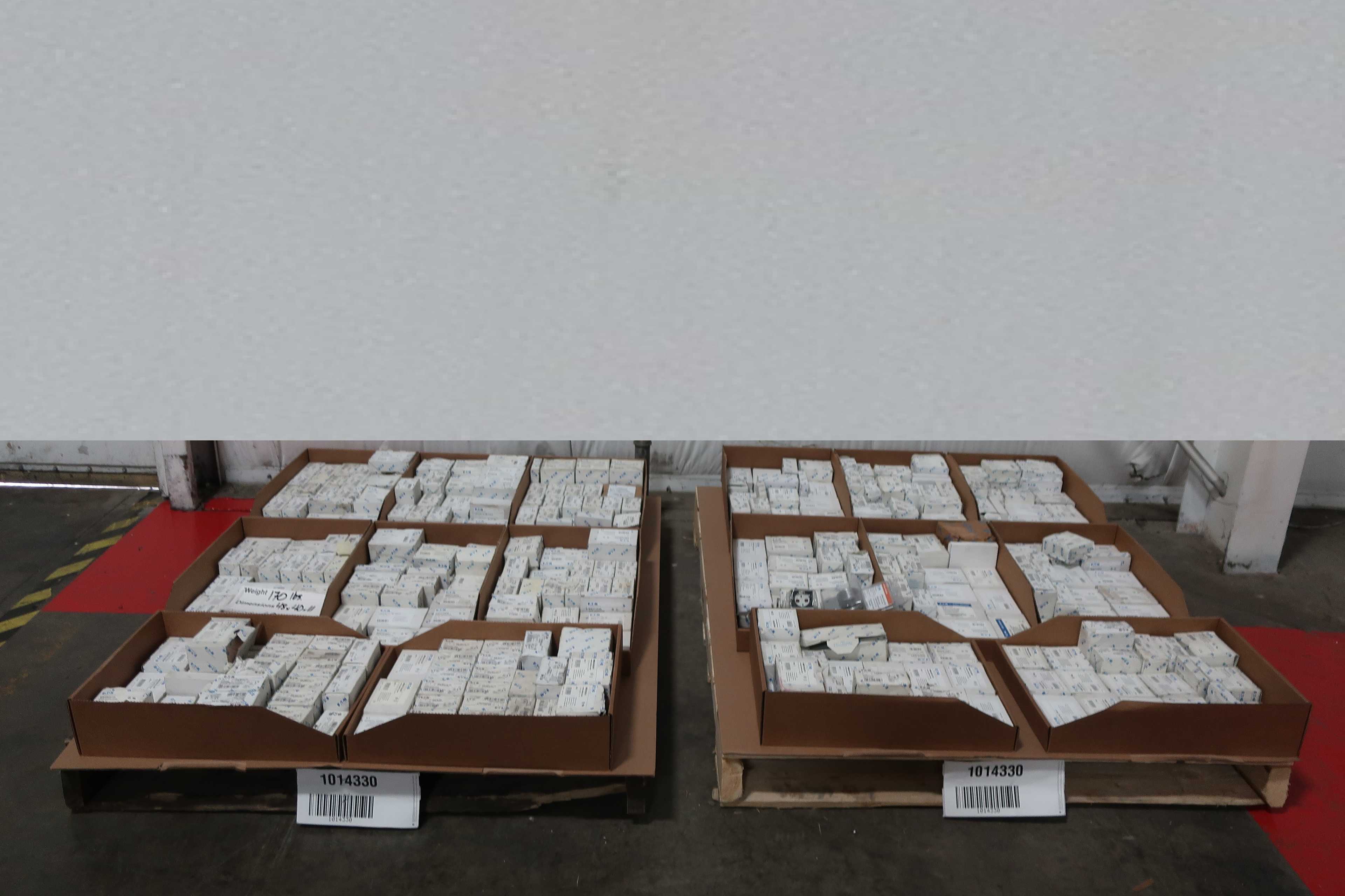 BULK QTY OF MINIATURE CIRCUIT BREAKERS - MINIATURE CIRCUIT BREAKERS
