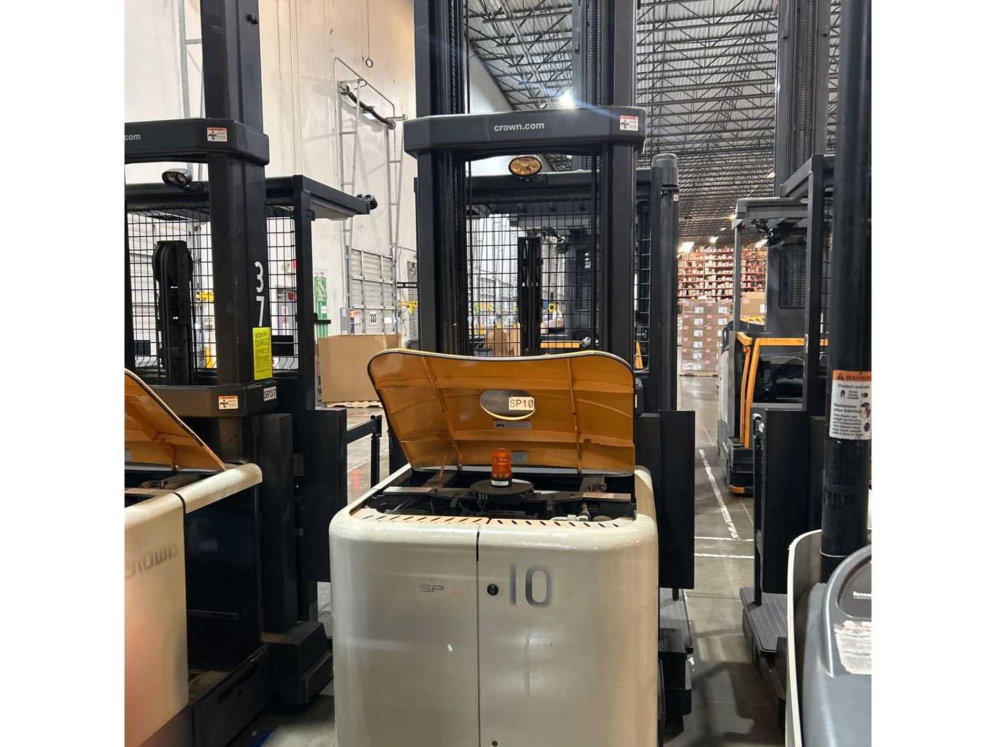 CROWN SP4050-30 ORDER PICKER - ORDER PICKER