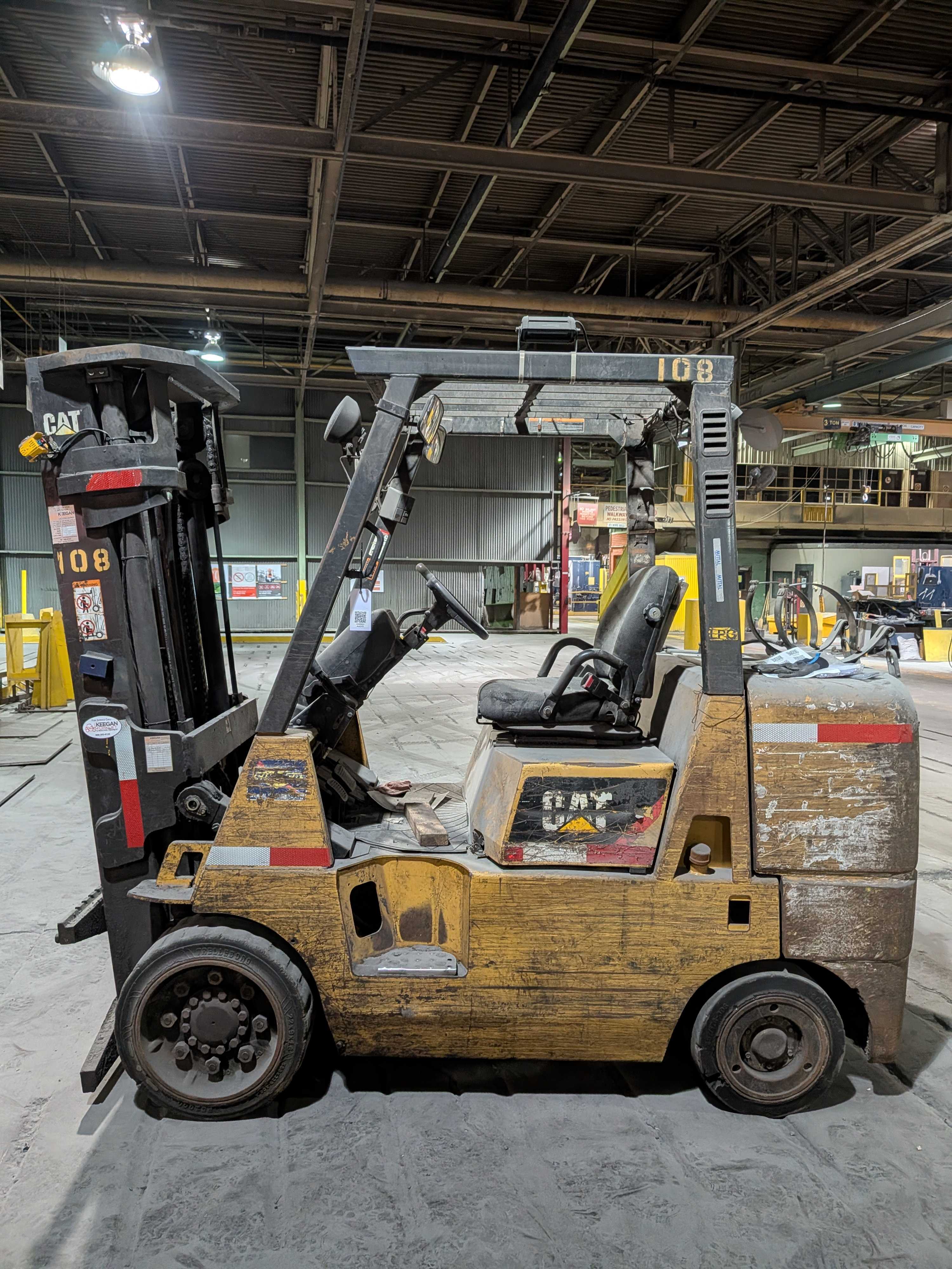 2000 CATERPILLAR GC40K FORKLIFT 8,000LBS CAPACITY 4.3L V6 ENGINE LPG/GASOLINE SOLID CUSHION TIRES - SIT-DOWN FORKLIFTS