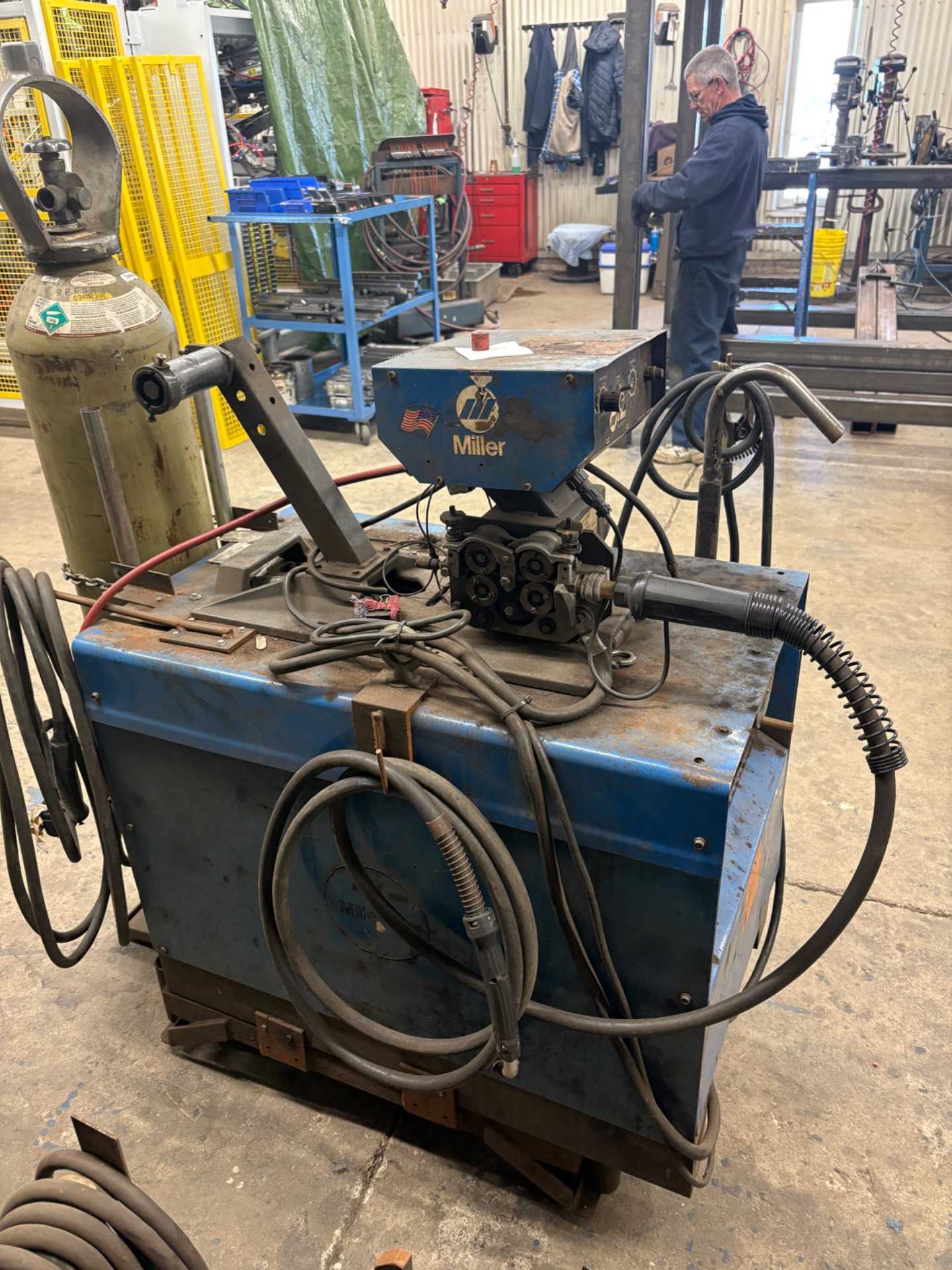 1990 MILLER CP-250TS WELDER 250A, 35V, 100% DUTY CYCLE, 3PH, 208/230/460V - WELDERS