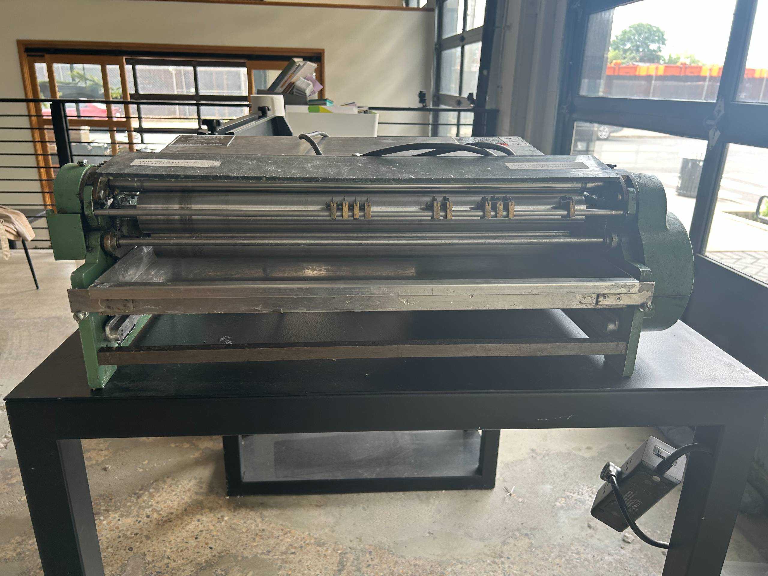 GLUE MACHINERY CORPORATION ROLLER GLUER 21 - PACKAGING