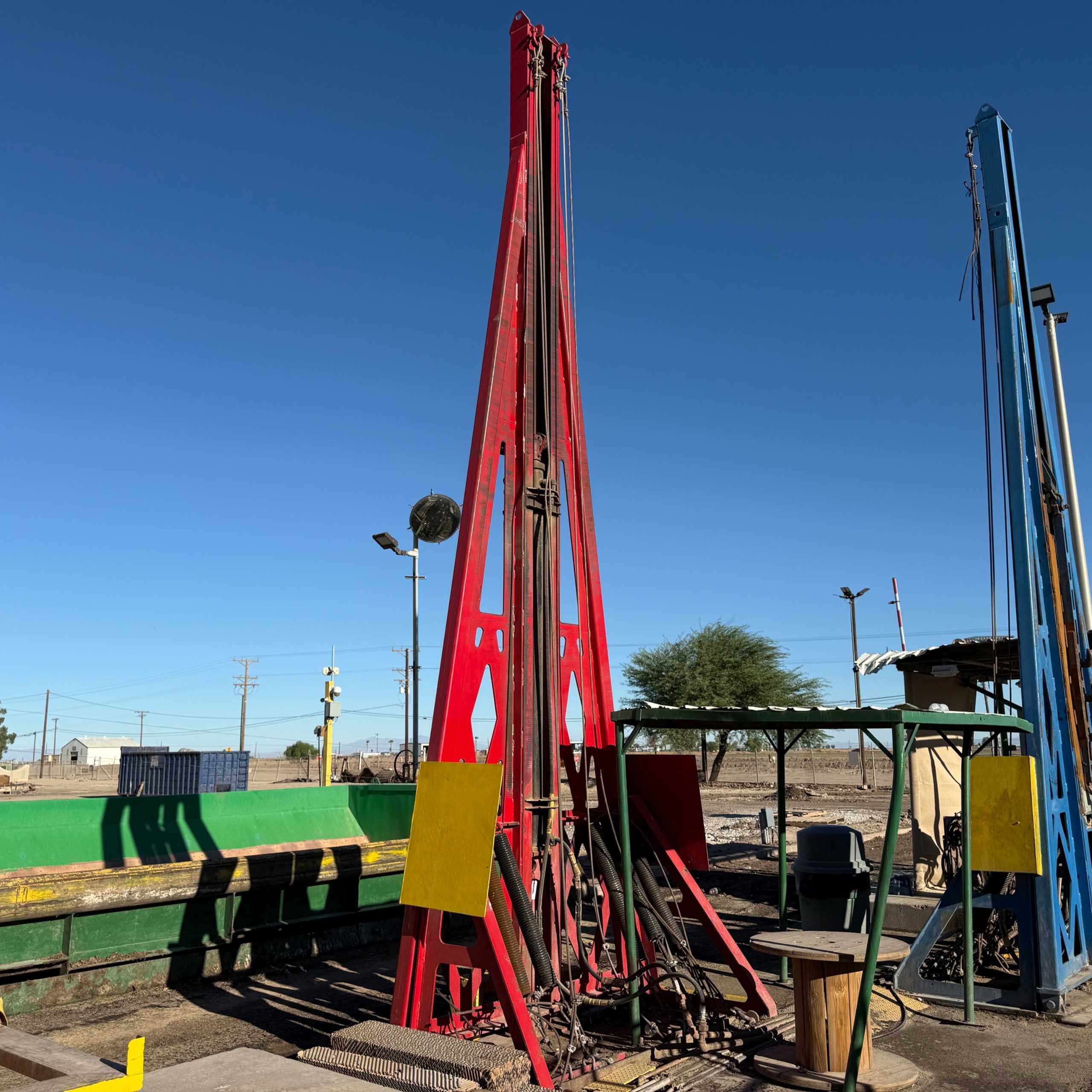 HYDRAULIC TRUCK TIPPER - DUMPERS