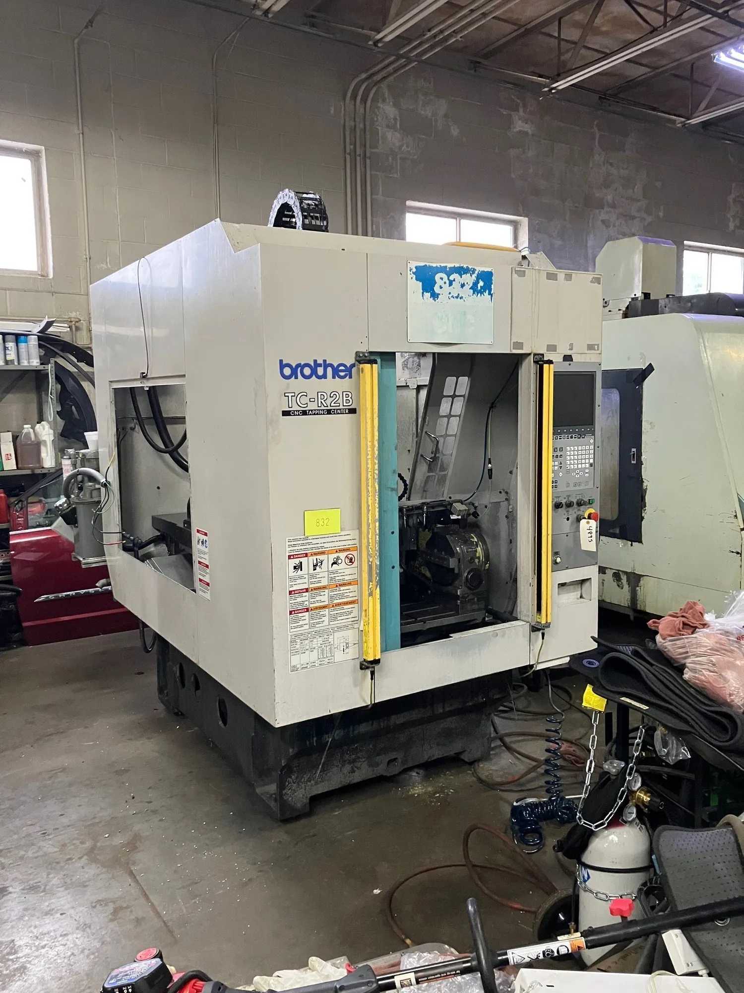 2010 BROTHER TC-R2B CNC DRILL & TAP VMC, 10K RPM, 14 ATC, 16.5X12.8X12IN, 15HP, BT30, PALLET CHANGER - VERTICAL MACHINING CENTERS