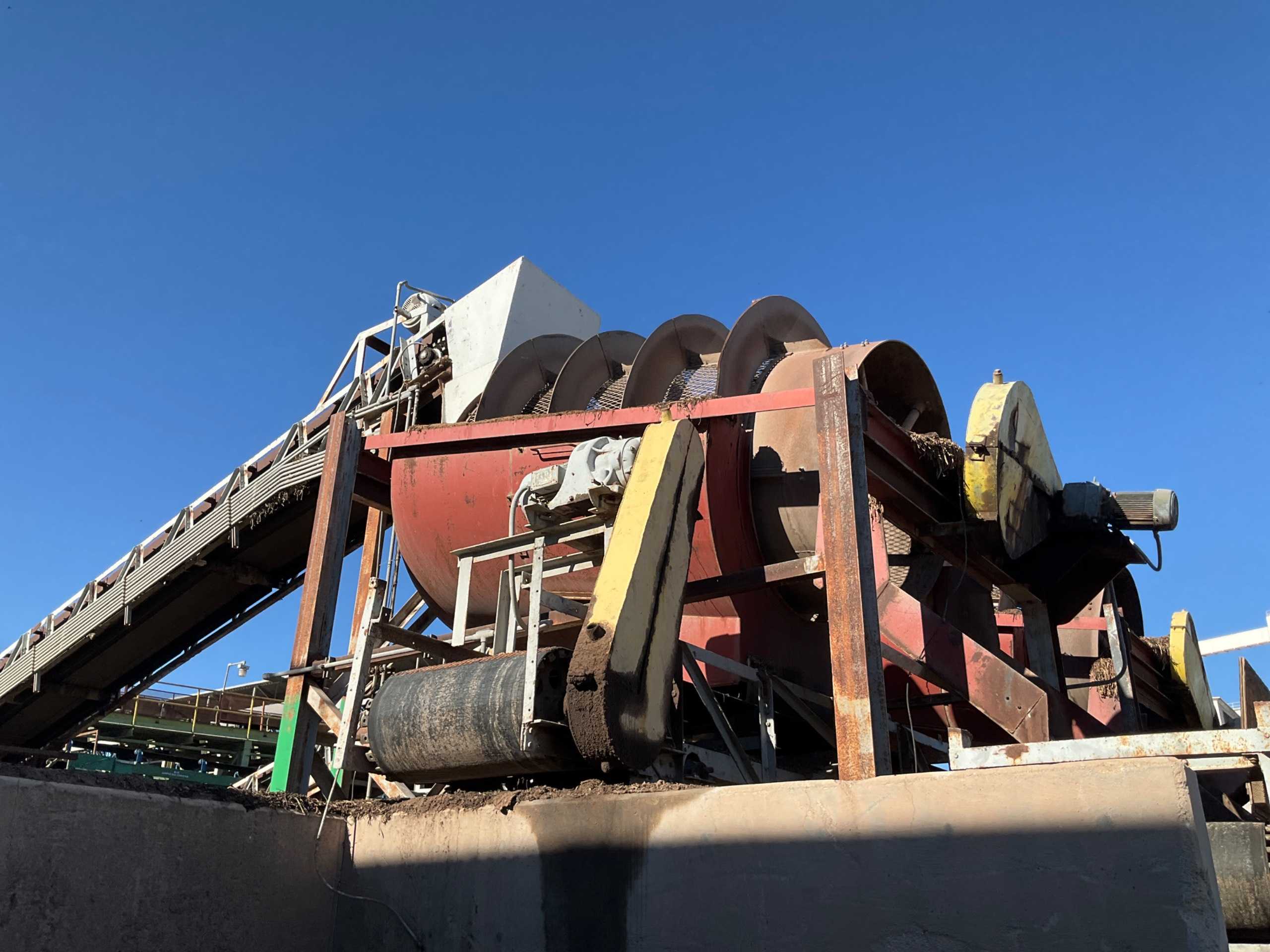 ROTATING SOIL SCREEN - SCREENS