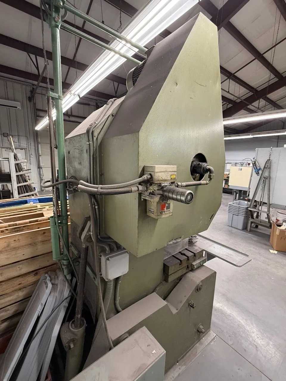 BAUTAR OBI PUNCH PRESS, C-FRAME, FLYWHEEL DRIVE, FOOT PEDAL, SINGLE-STROKE, ADJ RAM, 4000 LB - PUNCHING MACHINES