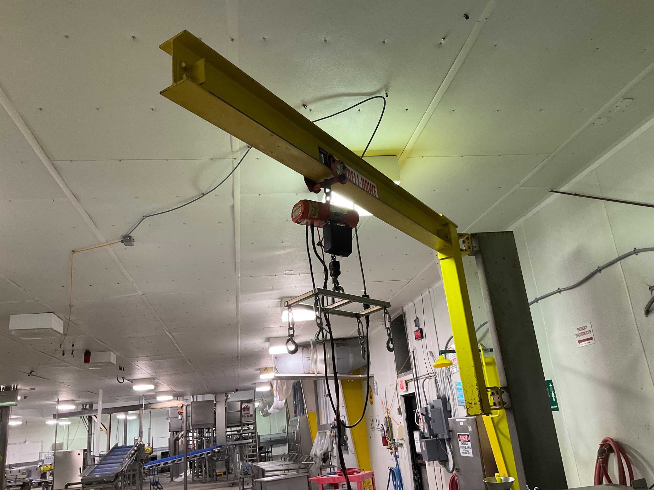 ABELL-HOWE 1/2 TON JIB CRANE WITH HOIST - JIB CRANE