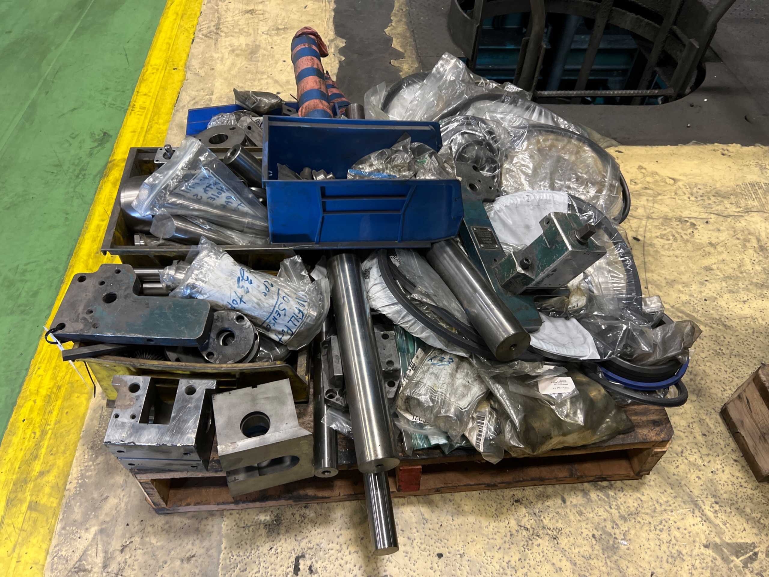 BULK QTY OF INDUSTRIAL PARTS - INDUSTRIAL PARTS