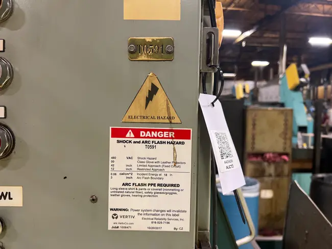 MCKNIGHT AUTOMATION E6-192 HOPPER VIBRATORY BOWL FEEDER - undefined
