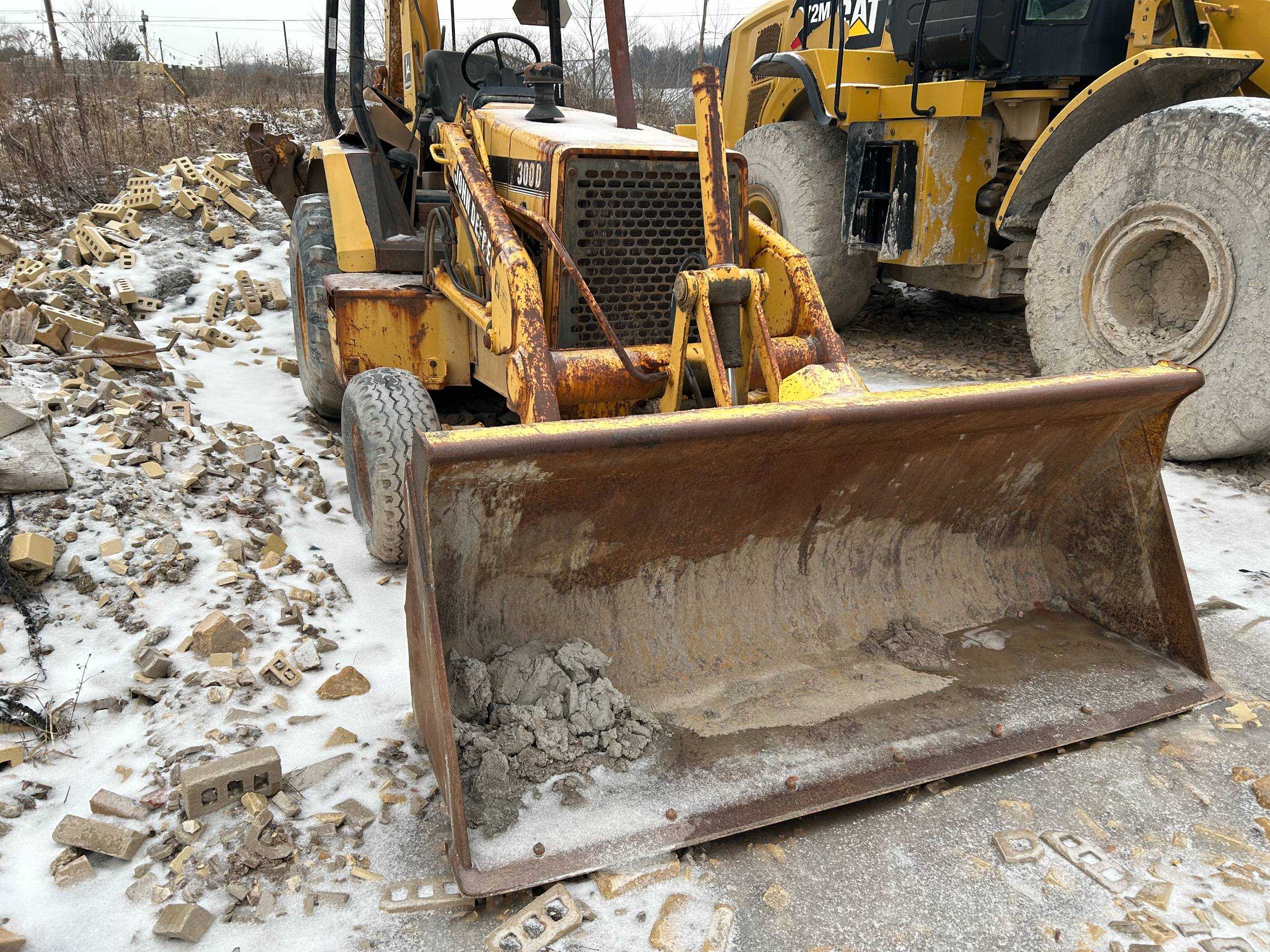 JOHN DEERE 300D BACKHOE - BACKHOES