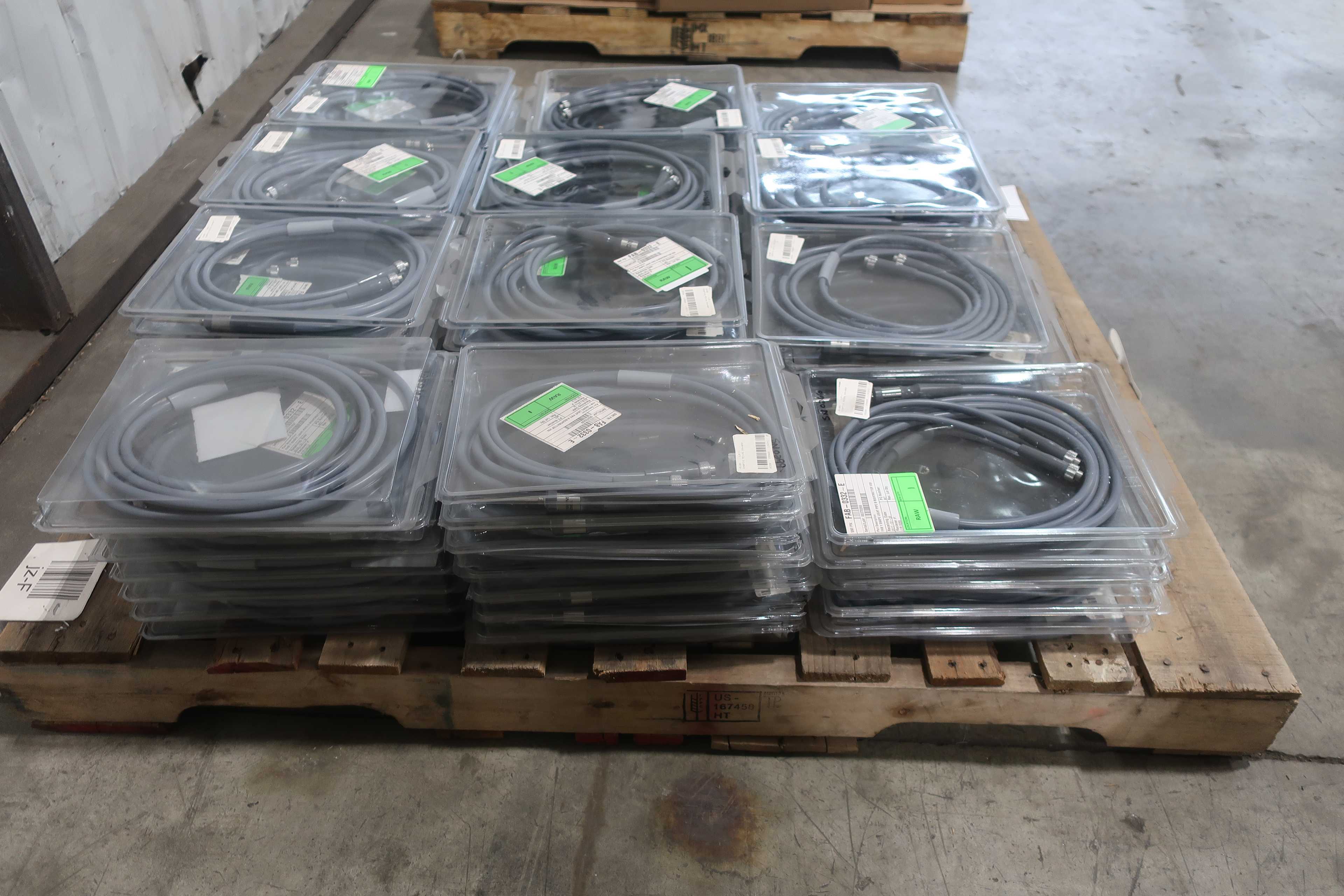 PALLET OF SYNAPTIVE MEDICAL SYN-0037 AUTOCLAVE RIGHTMATTER VISION Y-SHAPE LIGHT PIPES - LAB & SCIENTIFIC