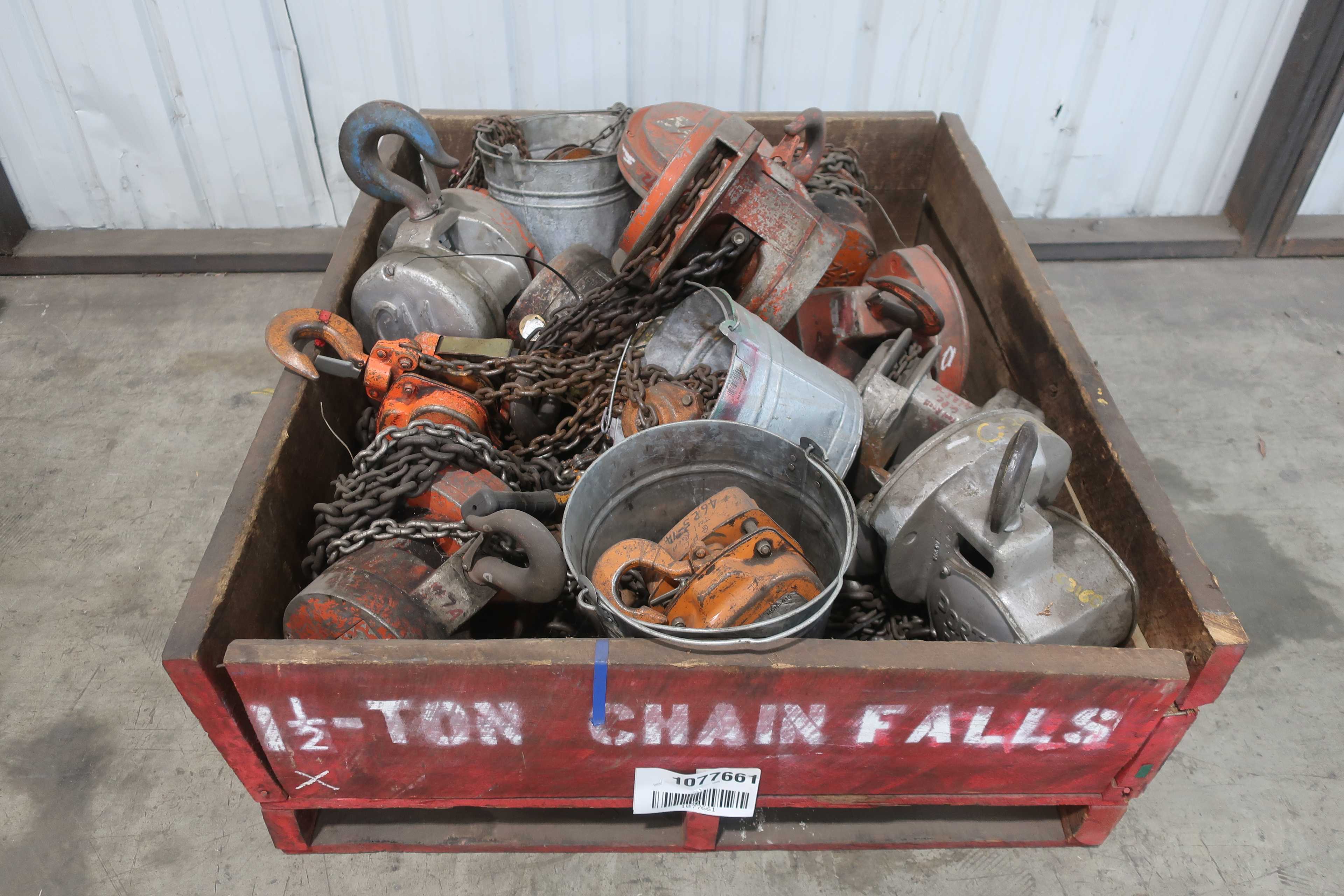PALLET OF ASSORTED 1-1/2 TON MANUAL CHAIN HOISTS - LIFTING EQUIPMENT