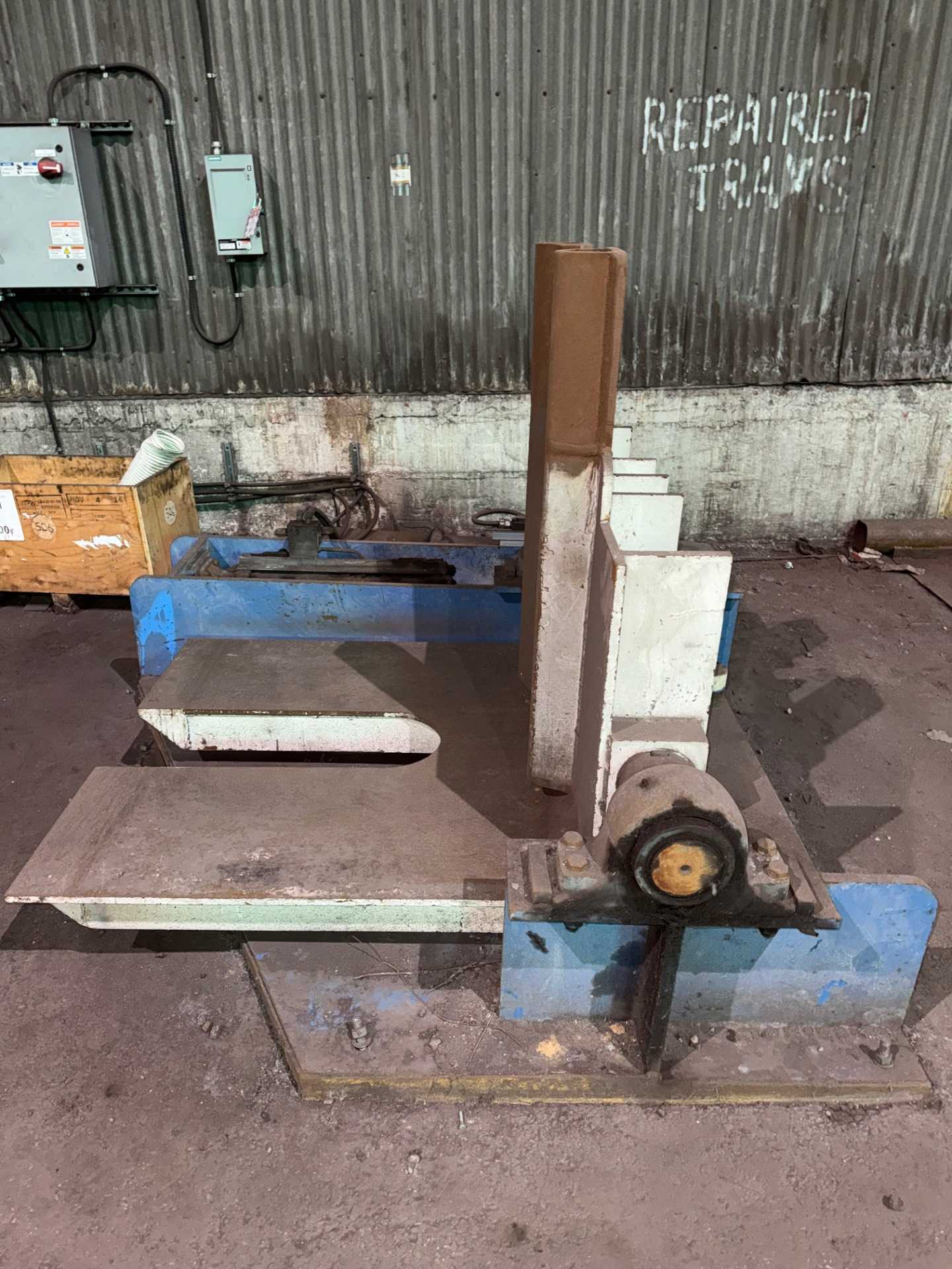 HYDRAULIC MATERIAL POSITIONING UPENDER - MATERIAL POSITIONERS