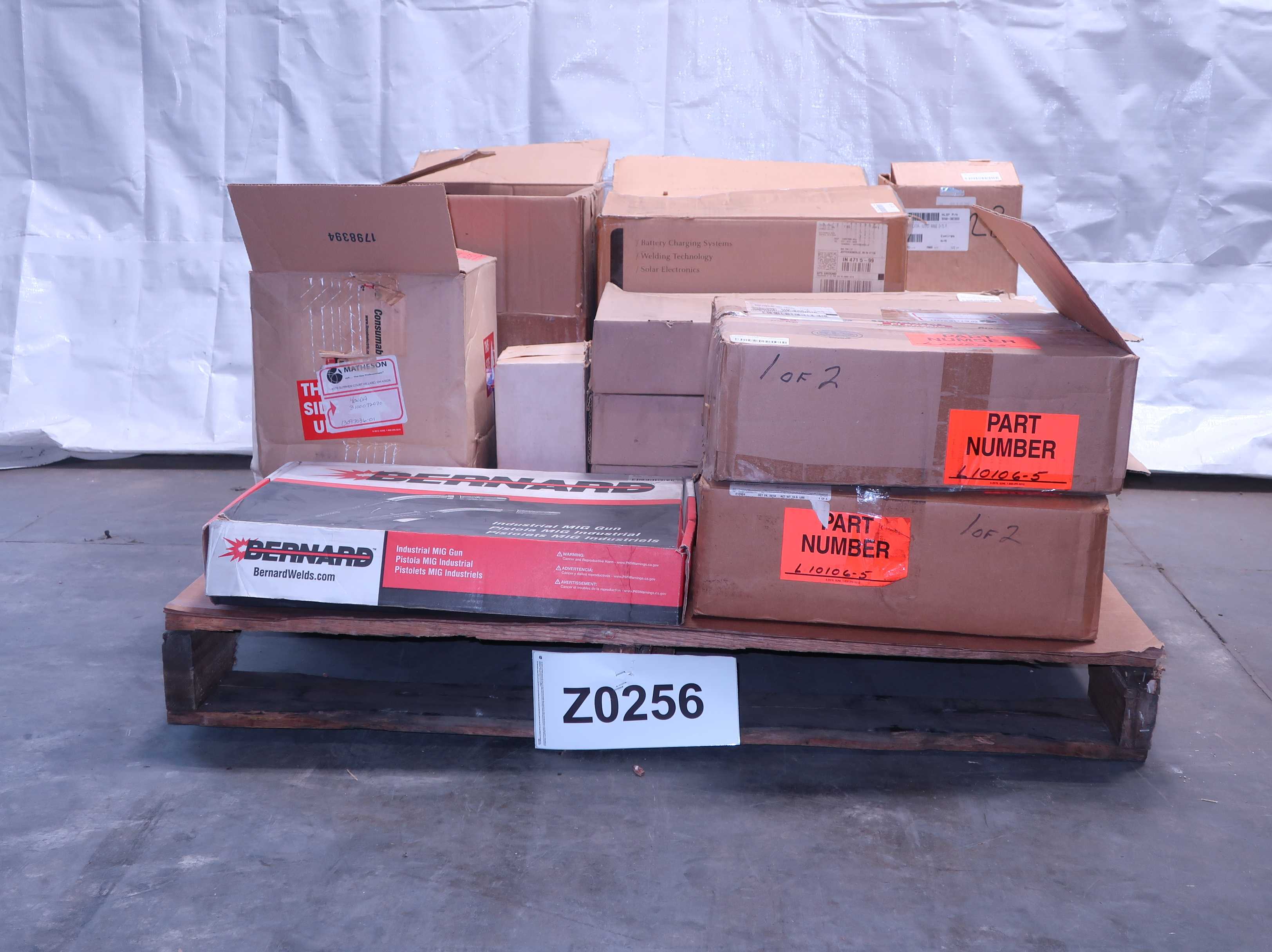 PALLET OF ASSORTED WELDING - WELDING EQUIPMENT
