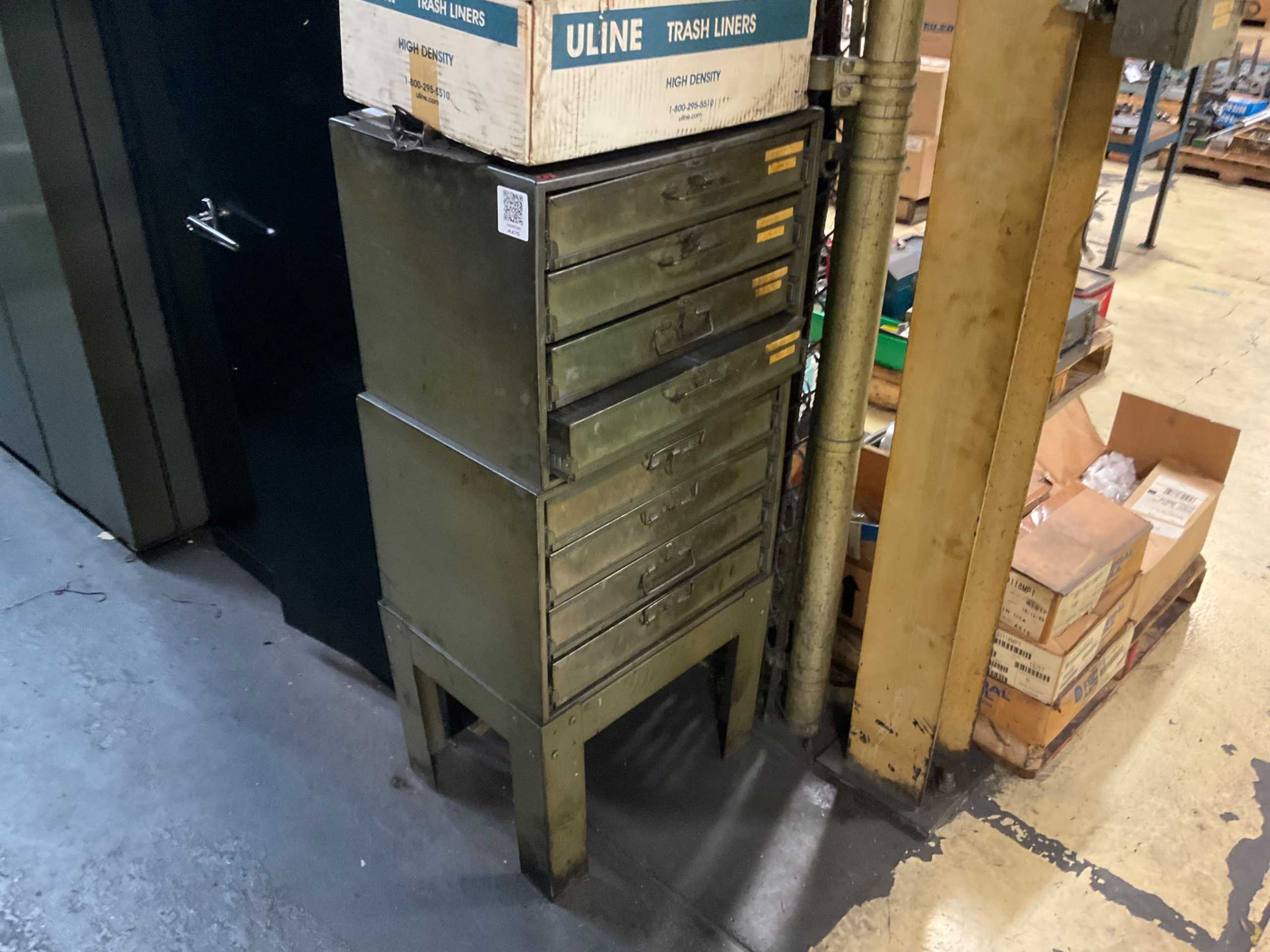FREESTANDING STORAGE CABINET - FREE STANDING STORAGE CABINET