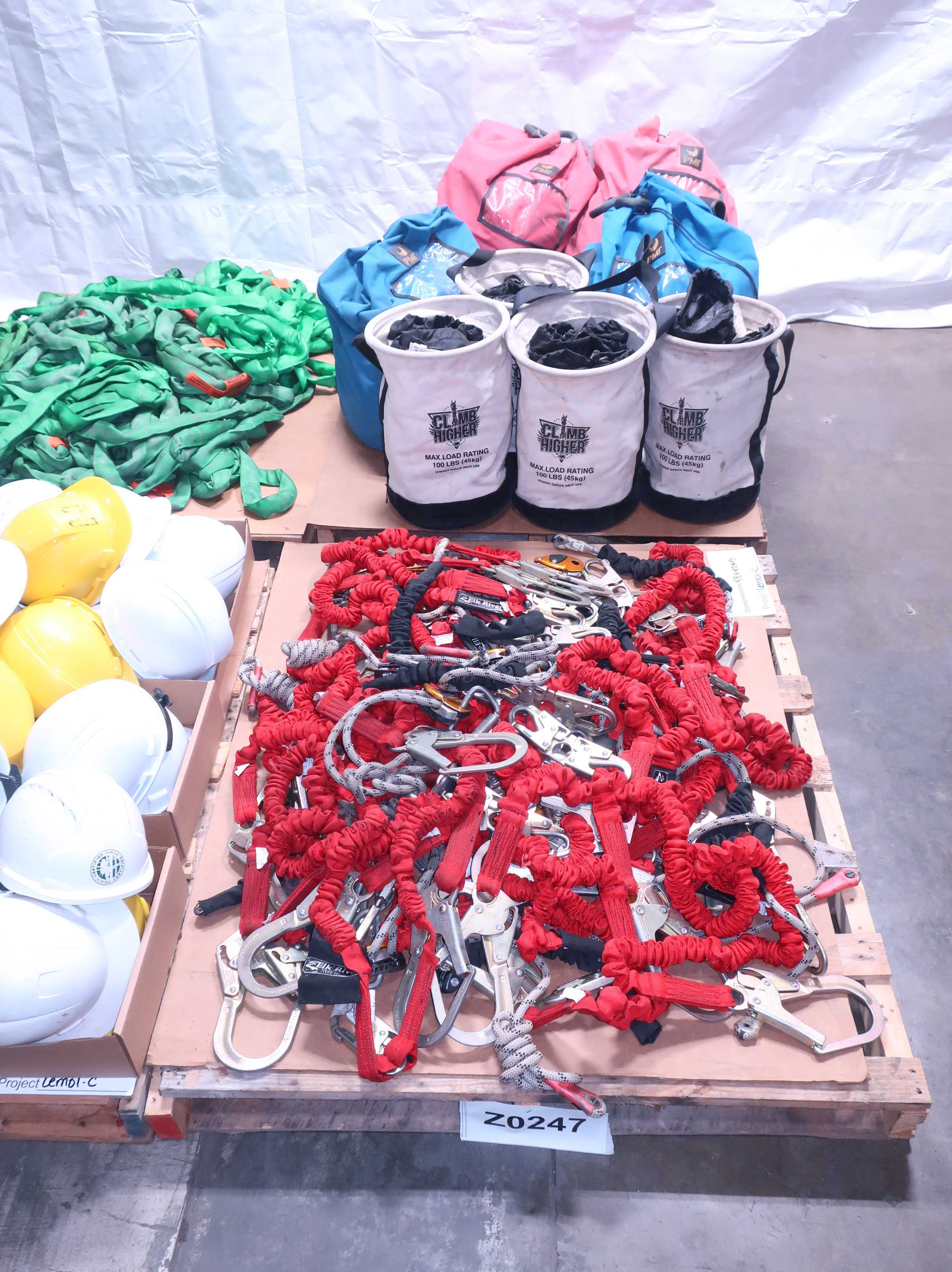 4 PALLETS OF ASSORTED RIGGING - LIFTING EQUIPMENT