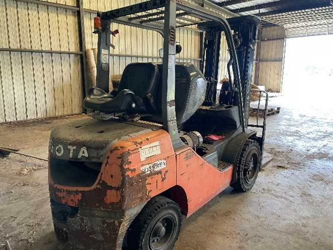 TOYOTA 8FDU30 COUNTERBALANCE FORKLIFT - COUNTERBALANCE FORKLIFT