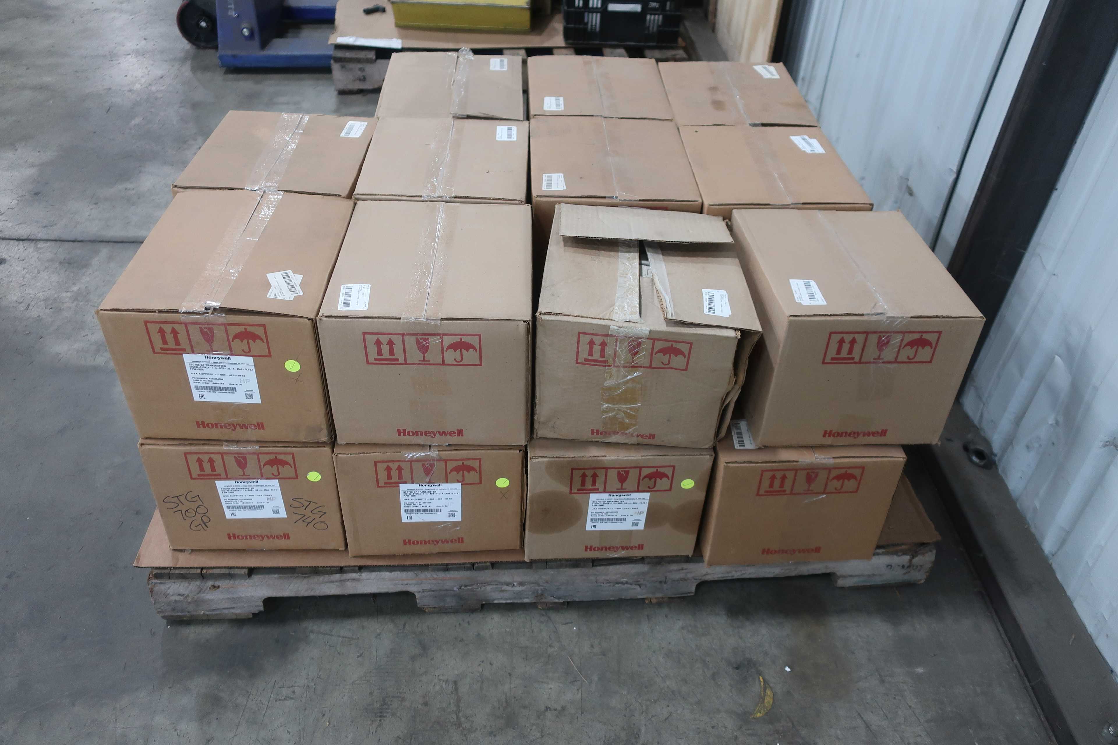PALLET OF HONEYWELL STG740-E1GN2A-1-A-ADB-11S-A-30 0-125PSI 11-42V-DC GAGE PRESSURE TRANSMITTERS - PRESSURE TRANSMITTER