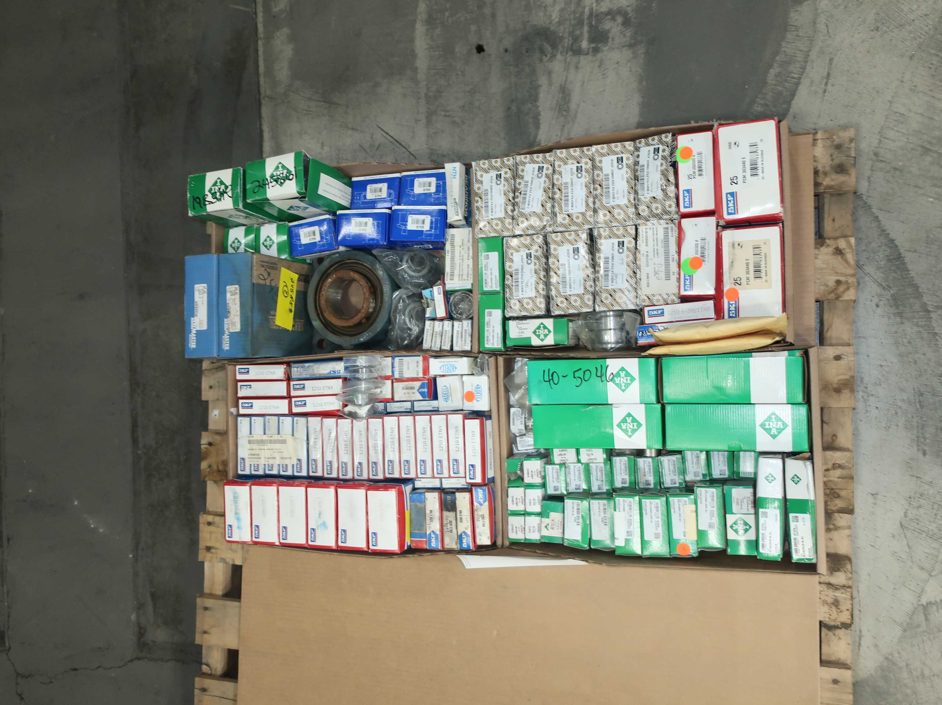 BULK QTY OF ASSORTED BEARINGS AND ACCESSORIES - BEARINGS