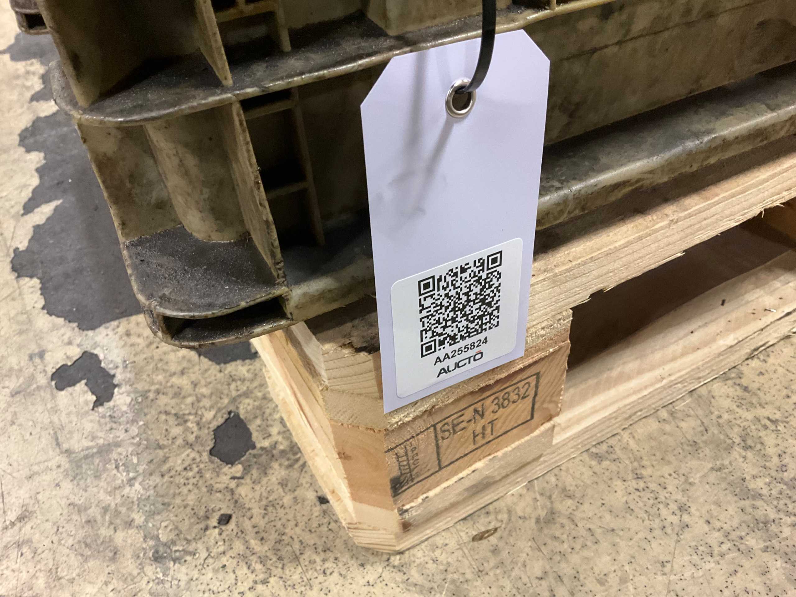 BULK QTY OF CUTTING TOOL HOLDERS