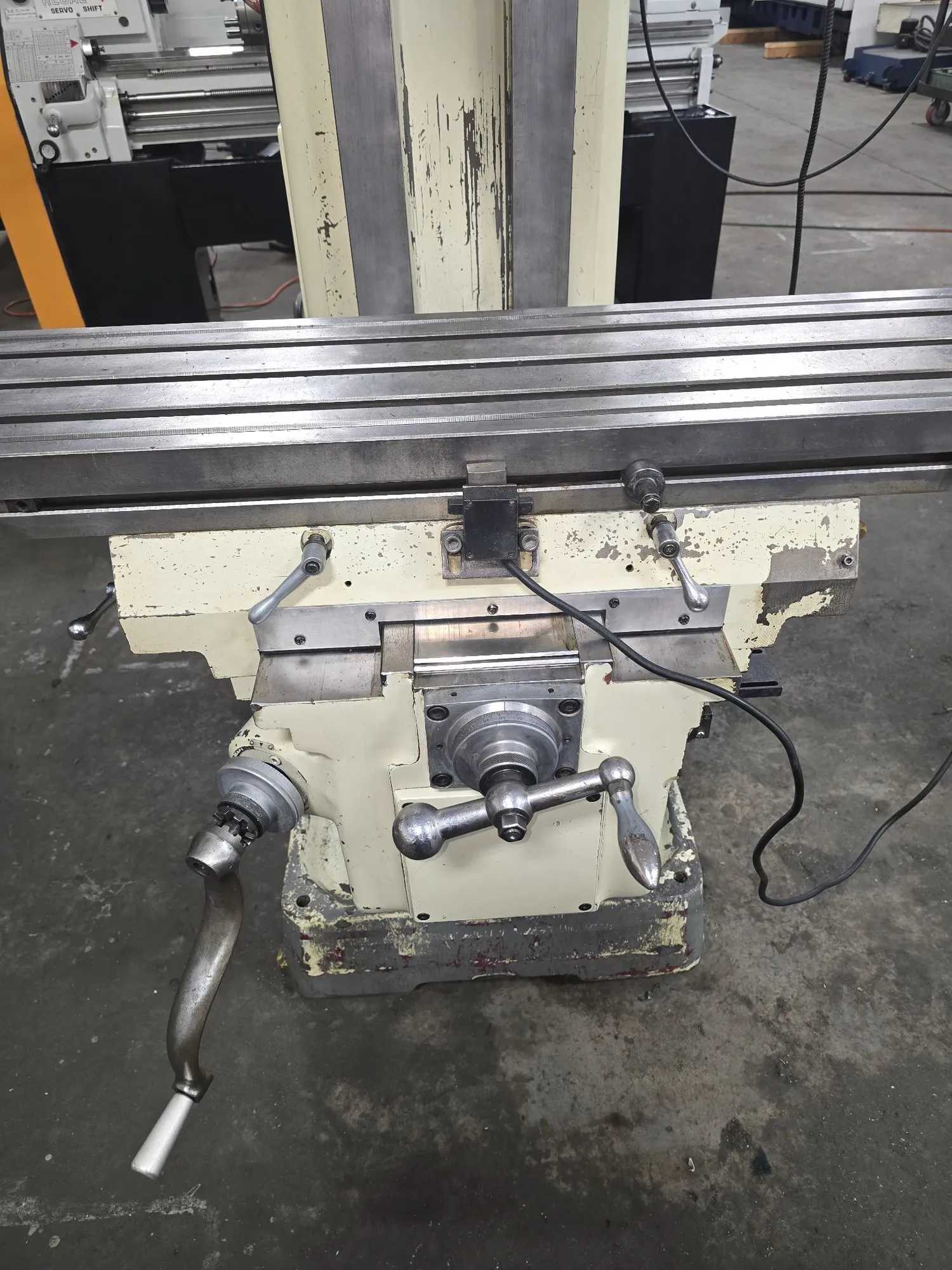 ACER ULTIMA 4VK VERTICAL MILL, 5 HP, 10" X 50" TABLE, #40 TAPER, POWER DRAWBAR, FAGOR DRO
