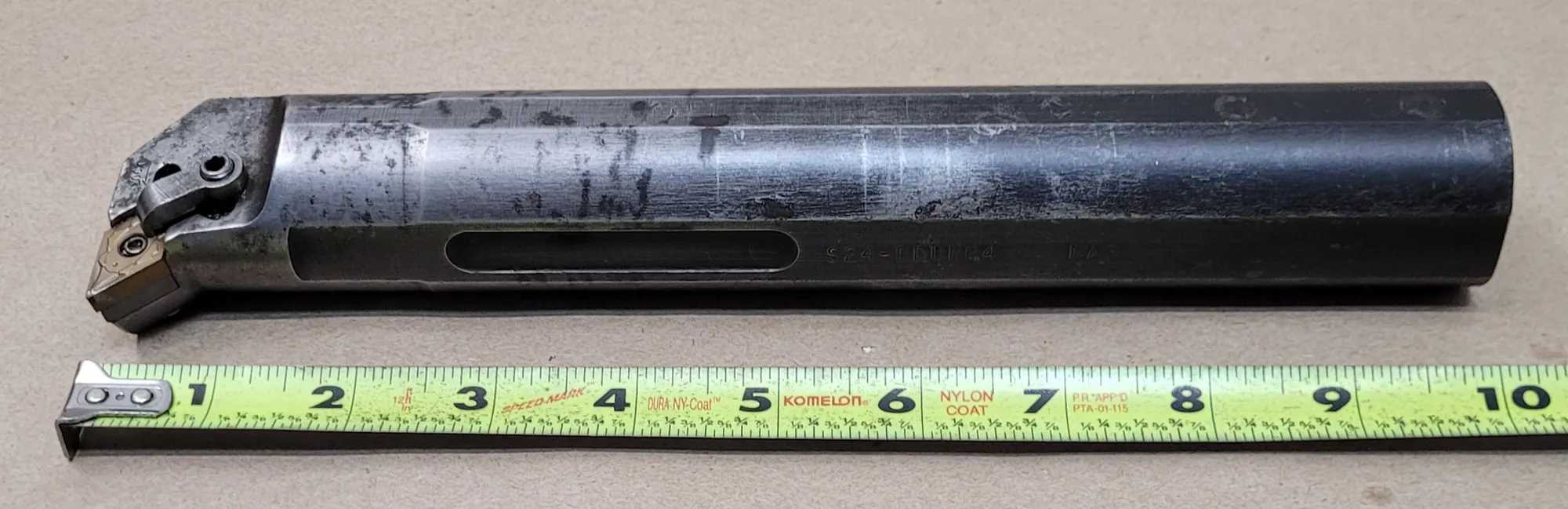 KENNAMETAL S24-DDUNR4 BORING BAR, 1.5IN SHANK, 10IN OAL, DN43 INSERT, 93 DEG LEAD, COOLANT - MACHINE TOOLING