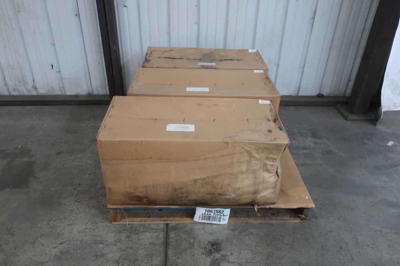 SKU 1067862 - LOT OF 3 CROUSE HINDS 41257G FLASHING BEACONS SKU 1067862 - LOT OF 3 CROUSE HINDS 41257G FLASHING BEACONS
