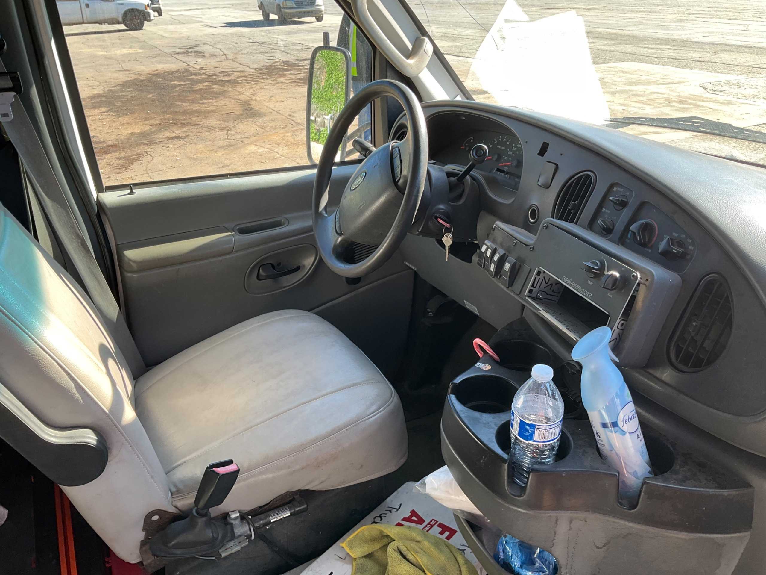2006 FORD E-350 VAN -