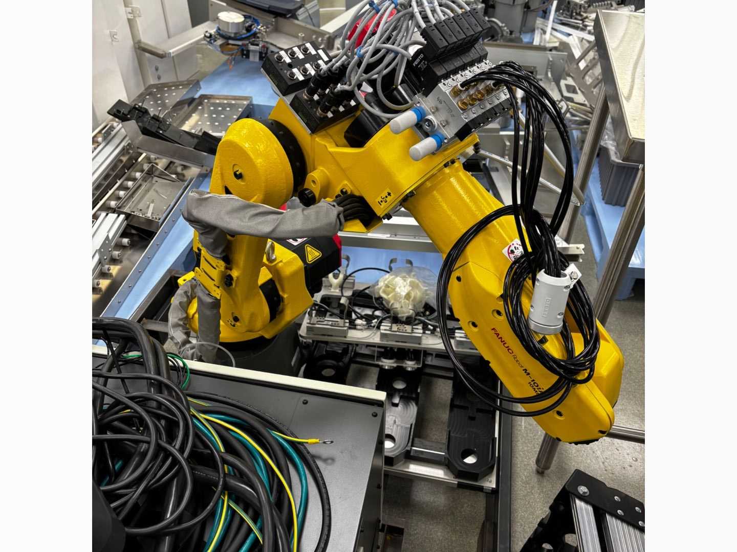 2019 FANUC M-10IA-10MS ROBOT & CONTROLLER ASSEMBLY - ROBOT & CONTROLLER ASSEMBLY