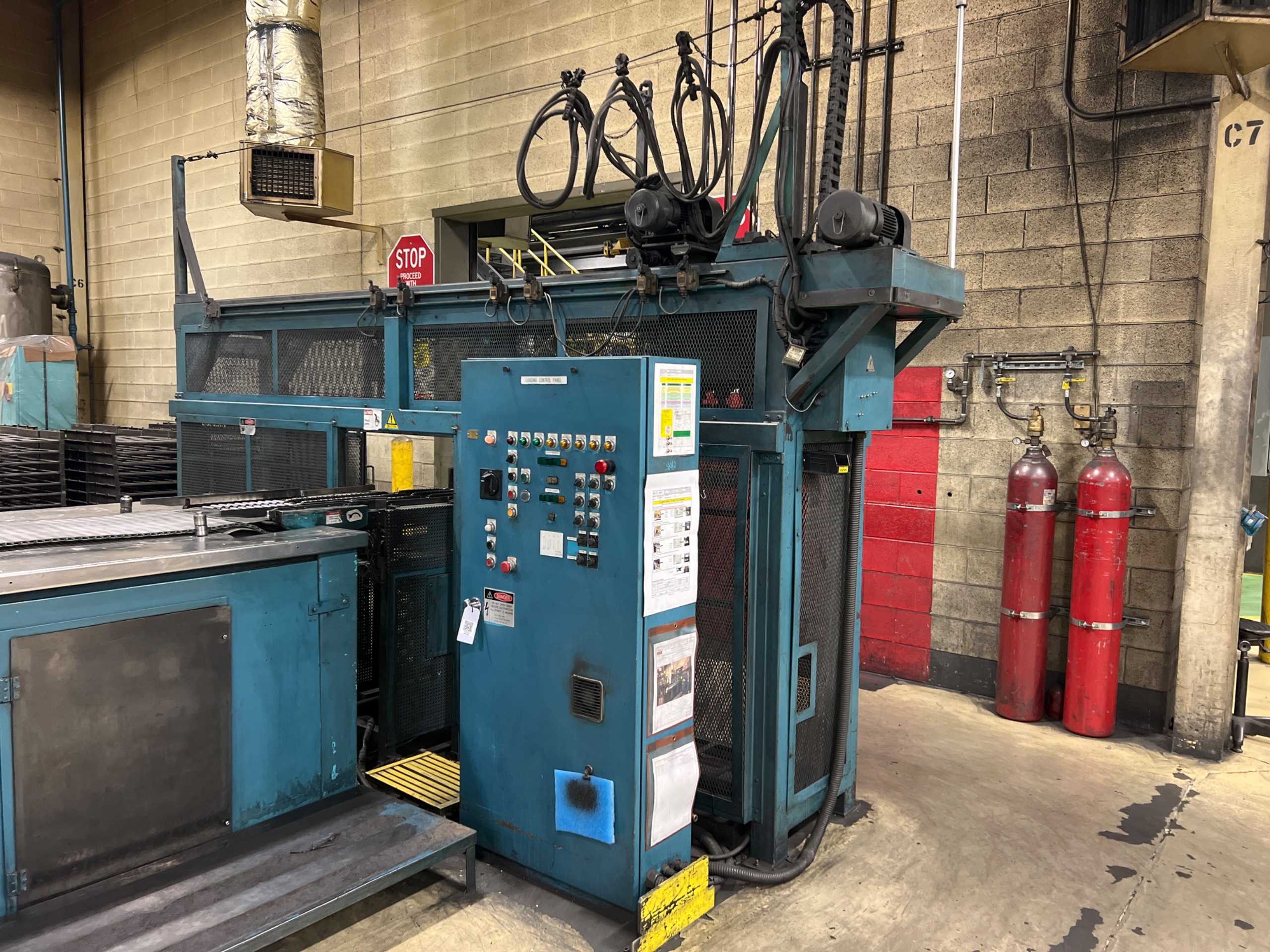 ROBOT LOADING SYSTEM - STOCK FEEDERS & UNLOADERS