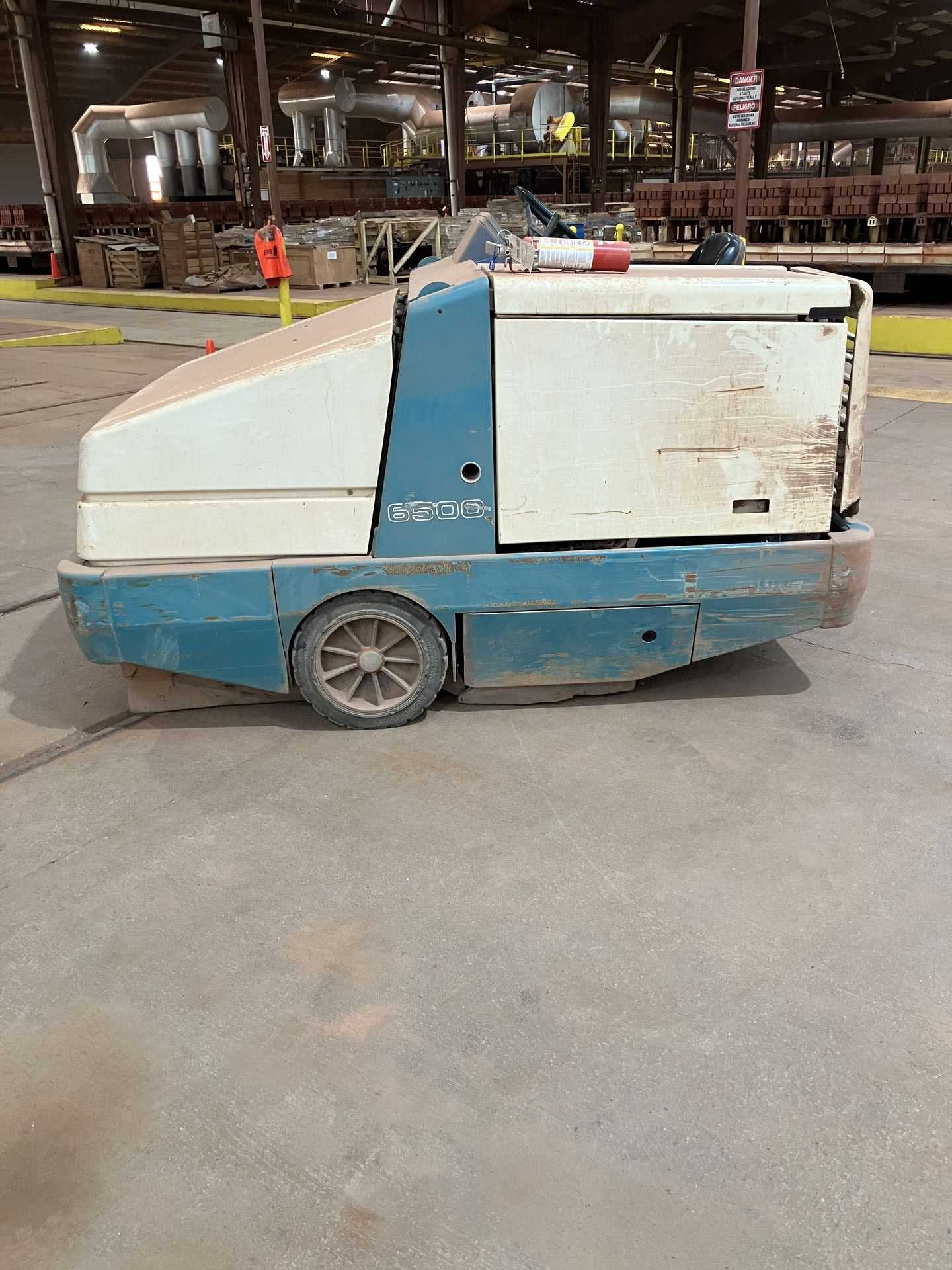 1983 TENNANT M6500 SWEEPER - SWEEPERS