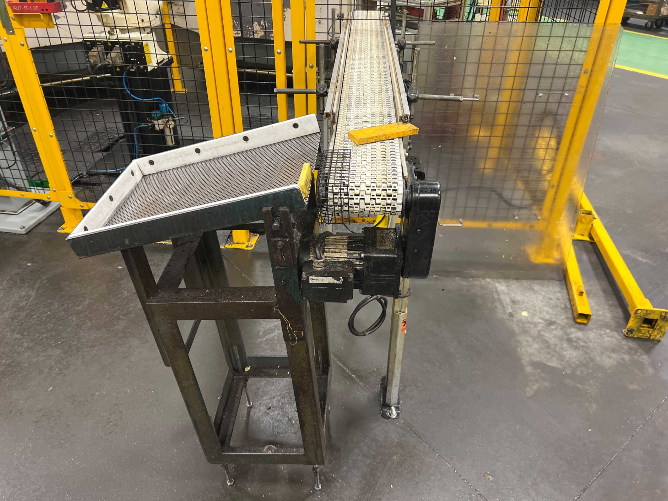 DORNER ADJUSTABLE POWERED BELT CONVEYOR - BELT CONVEYOR
