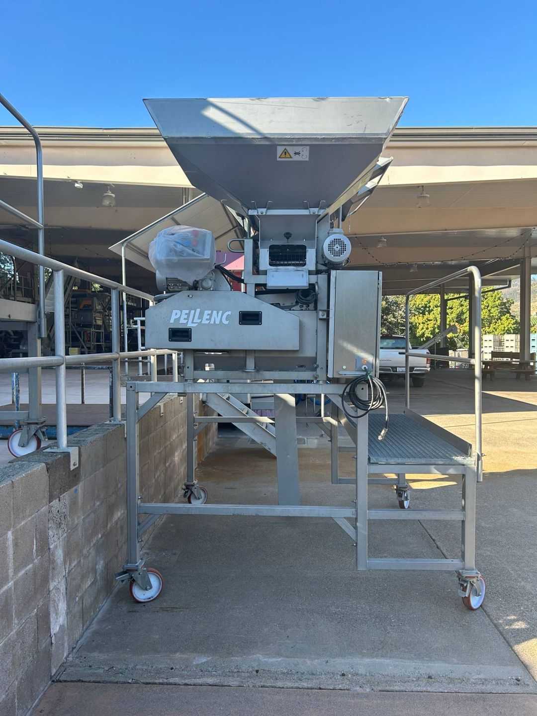 2010 PELLENC SP WINERY GRAPE DESTEMMER AND SORTER - FOOD & BEVERAGE