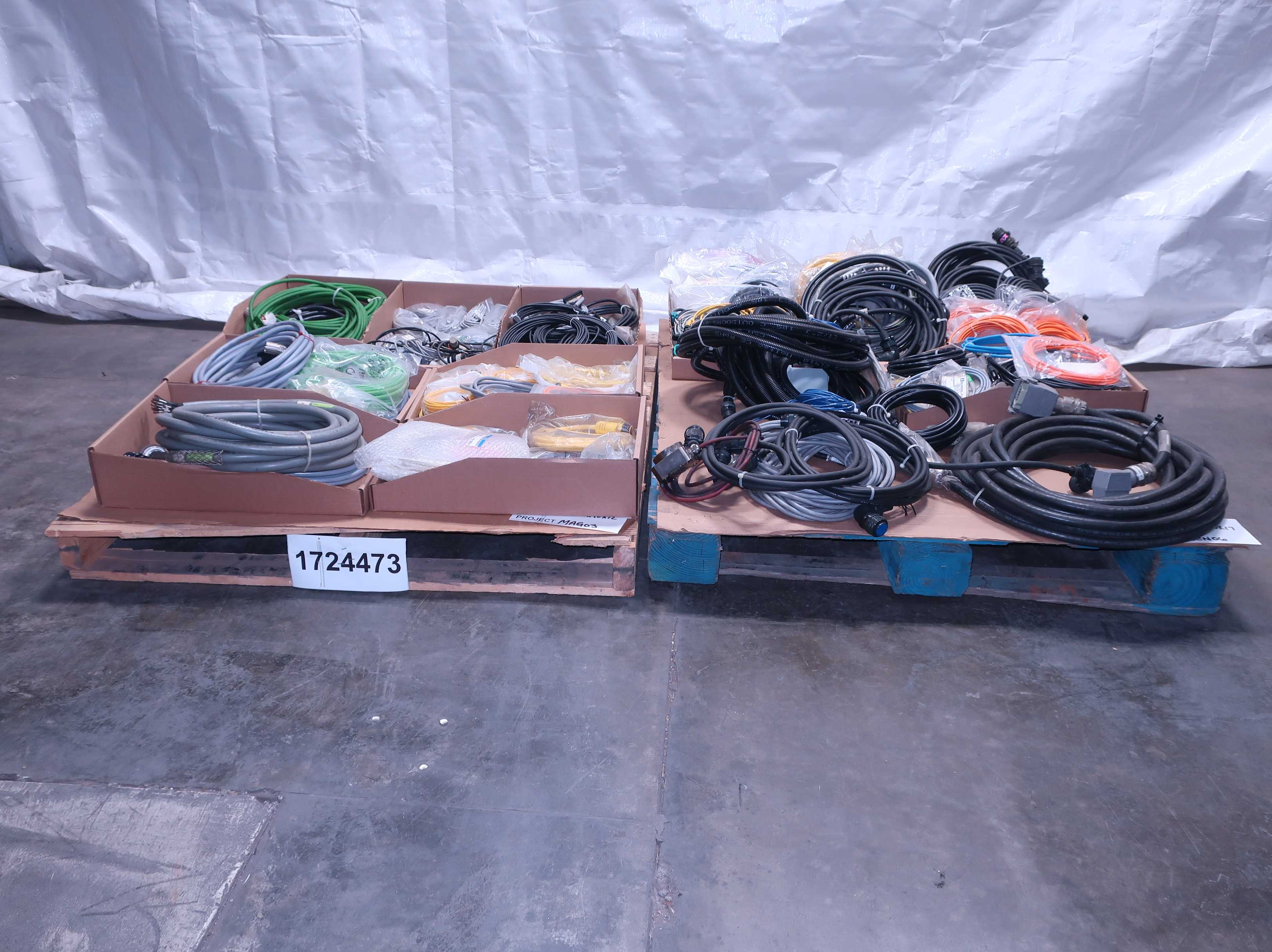 SKU 1724473 - 2 PALLETS OF ASSORTED CORDSETS