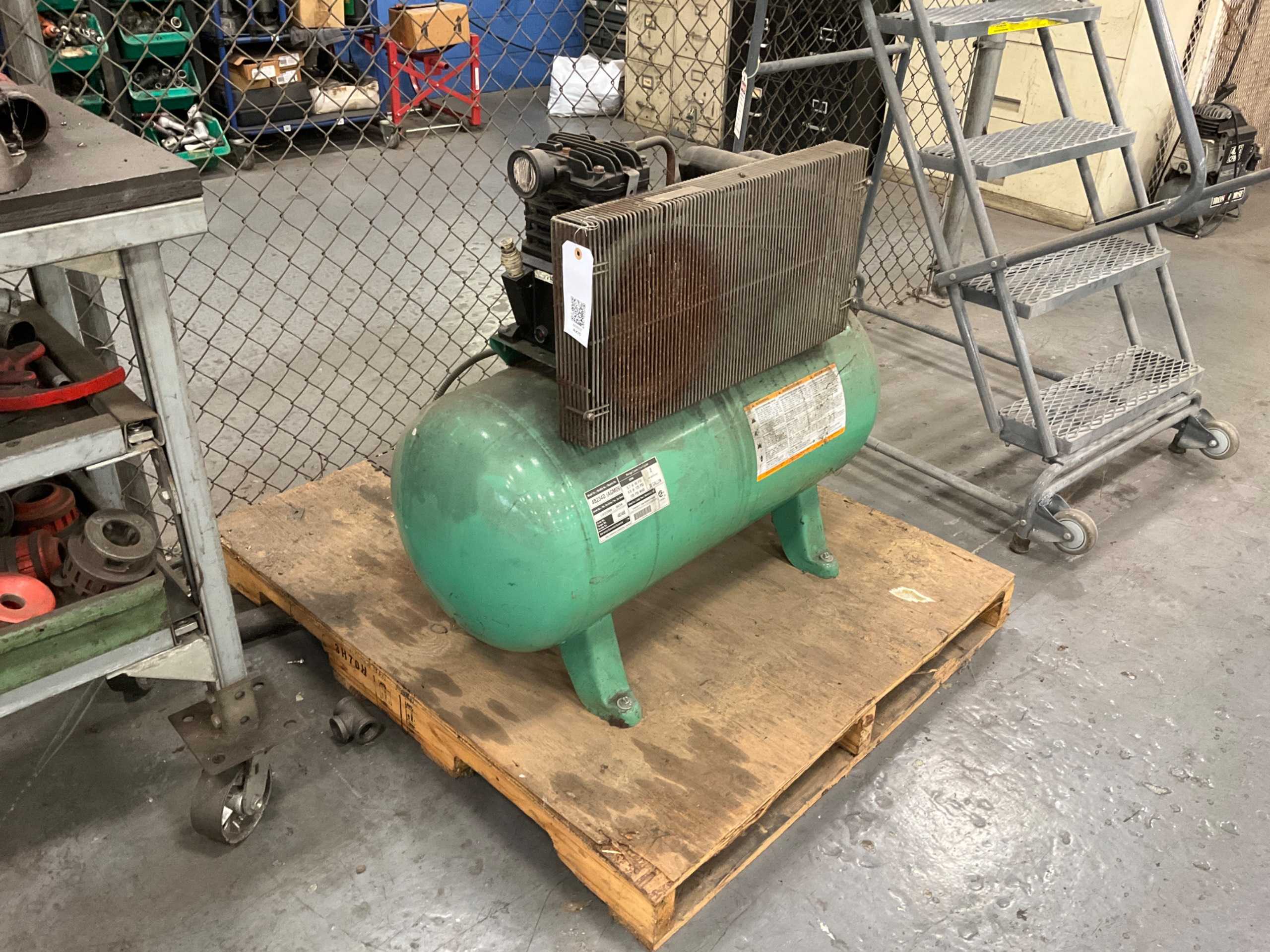 DAYTON SPEEDAIRE 4B234D STATIONARY AIR COMPRESSOR - STATIONARY AIR COMPRESSOR