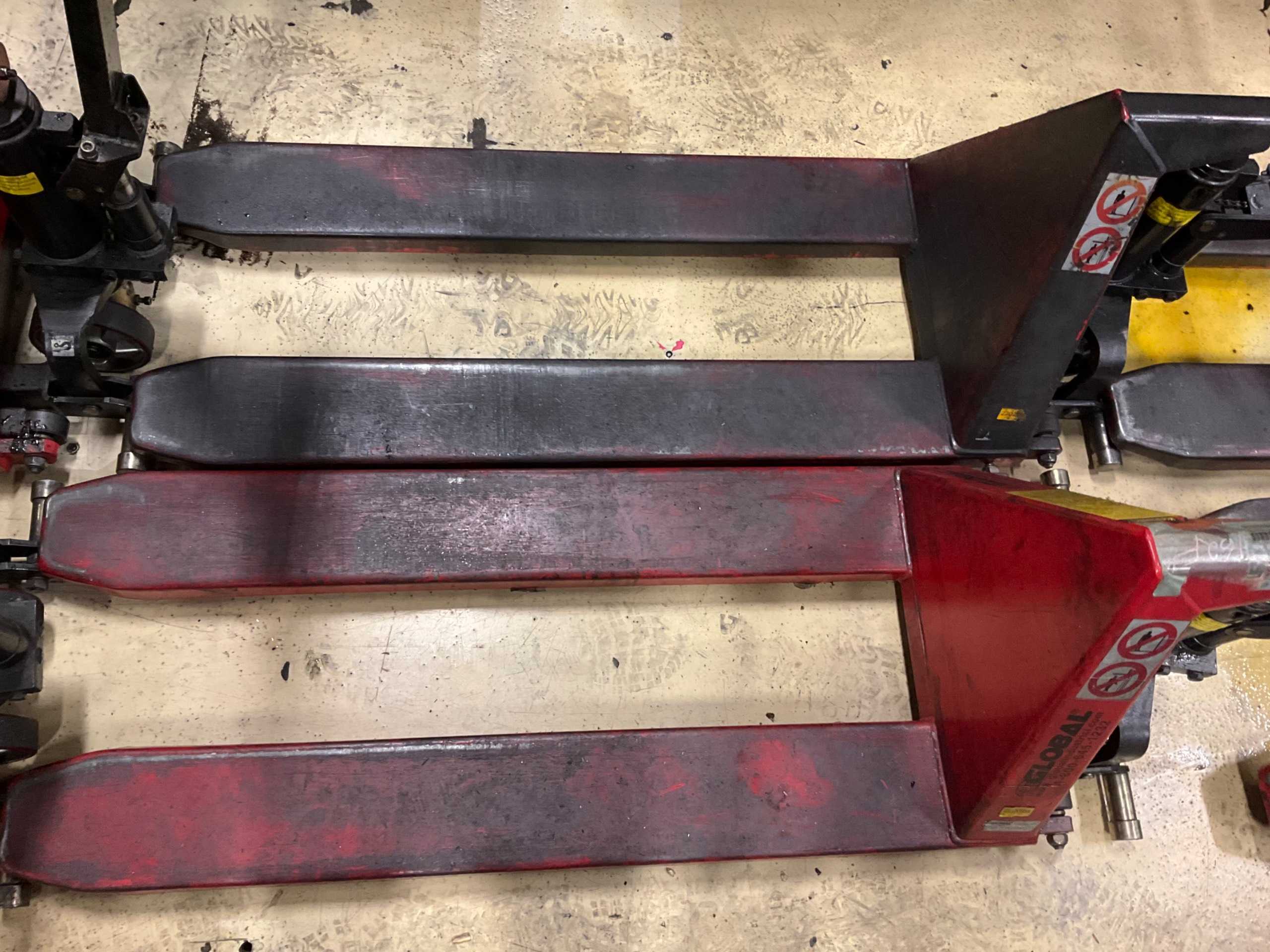 QTY 2: MANUAL PALLET JACK - MANUAL PALLET JACKS