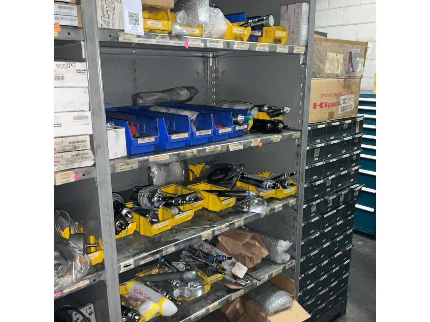 BULK QTY OF PNEUMATIC PARTS - PNEUMATIC PARTS