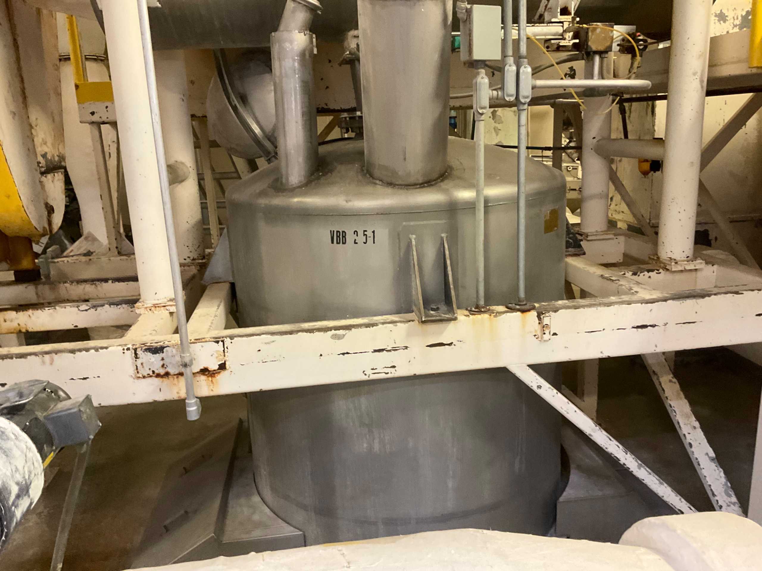 VIBRA SCREW INCORPARETED VIBRATORY STORAGE TANK - STORAGE BINS