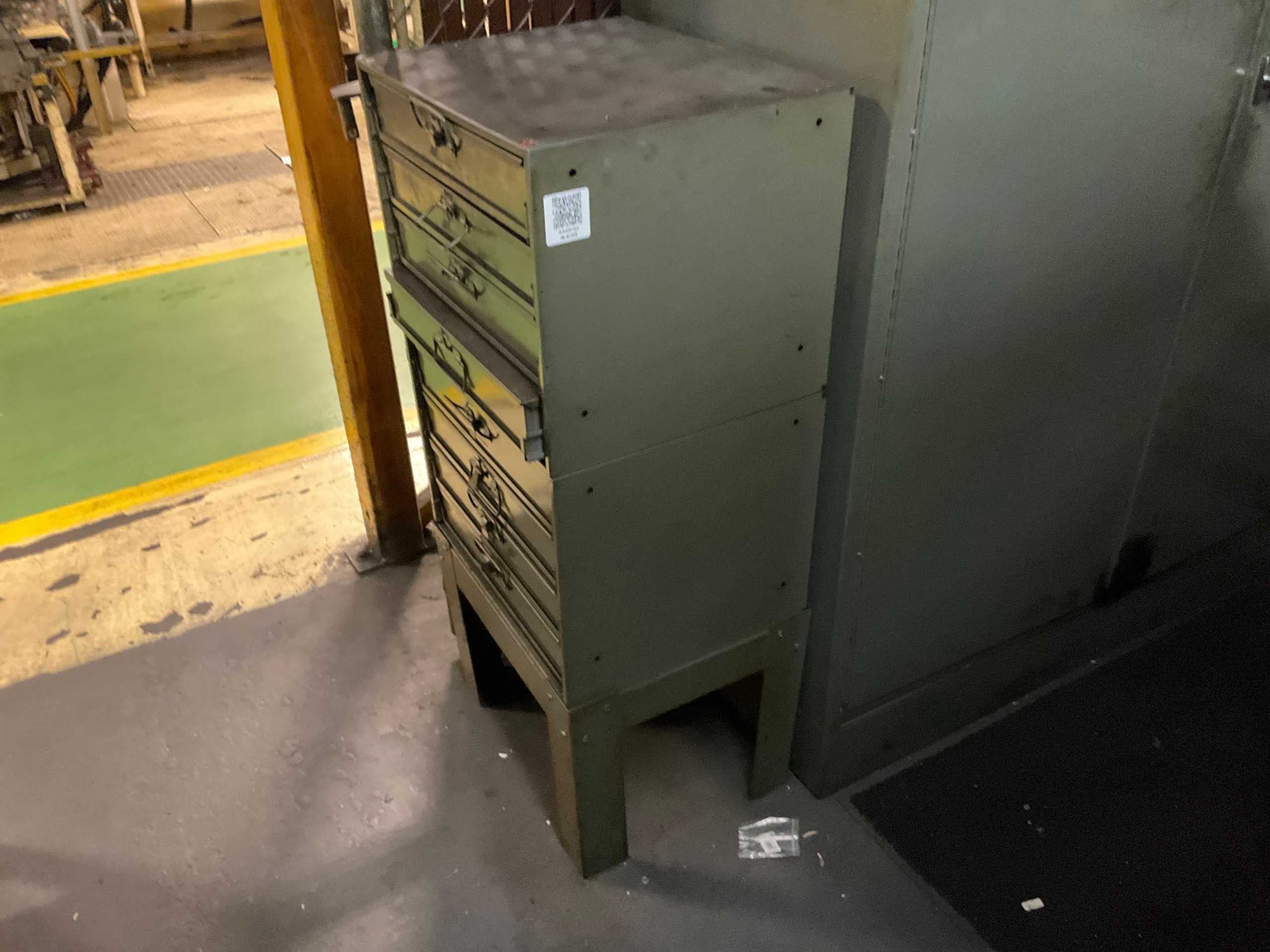 FREESTANDING STORAGE CABINET - FREE STANDING STORAGE CABINET