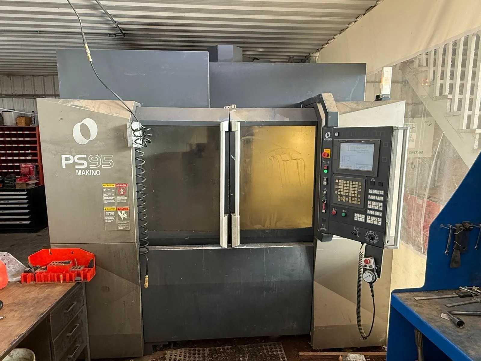 2011 MAKINO PS95 VERTICAL MACHINING CENTER, 30 ATC, 14K RPM, 33.5 HP, 36.2"X 20.1"Y 18.1"Z - VERTICAL MACHINING CENTERS