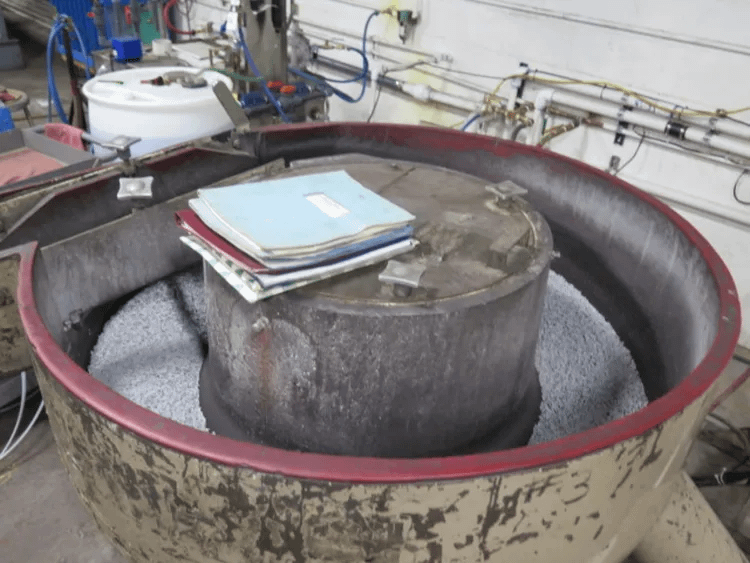 ROTO-FINISH SPIRATRON ER 0405MS VIBRATORY FINISHER, 5 CU FT, 3 HP, DIA 48.7", HT 46.5" - VIBRATORY FINISHING MACHINES