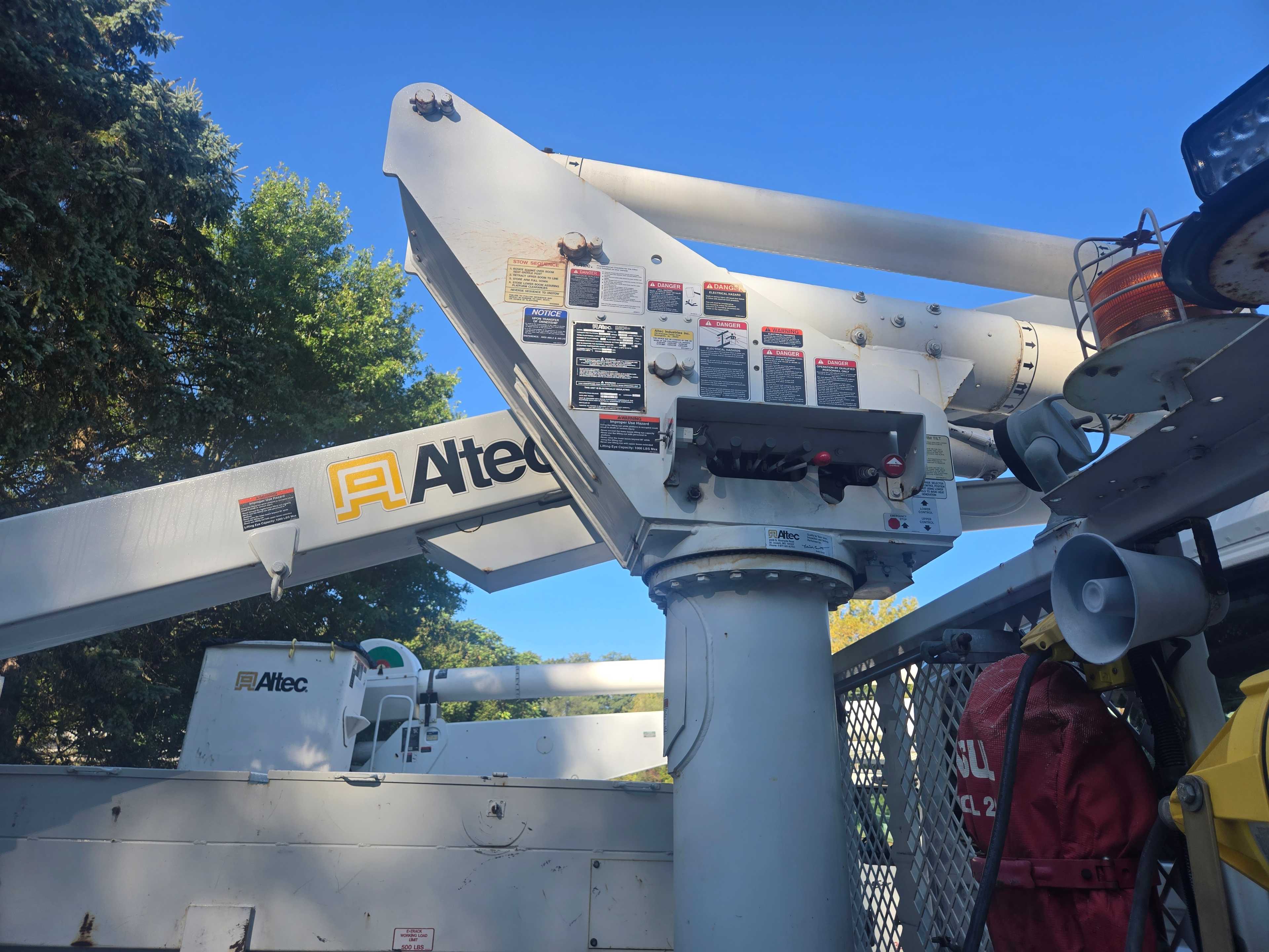2014 INTERNATIONAL MA065 BUCKET TRUCK - BUCKET TRUCKS