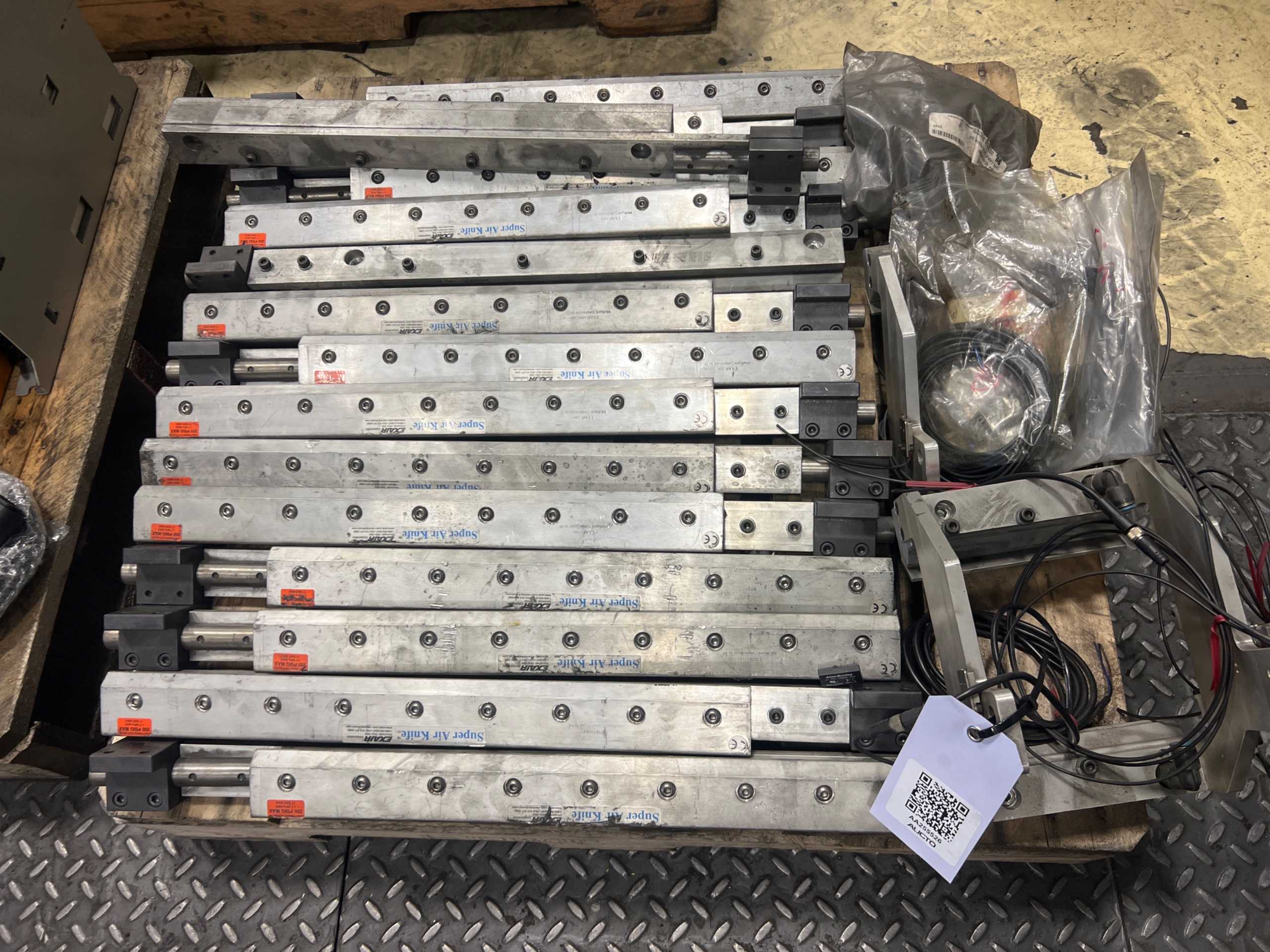 BULK QTY OF INDUSTRIAL PARTS - INDUSTRIAL PARTS
